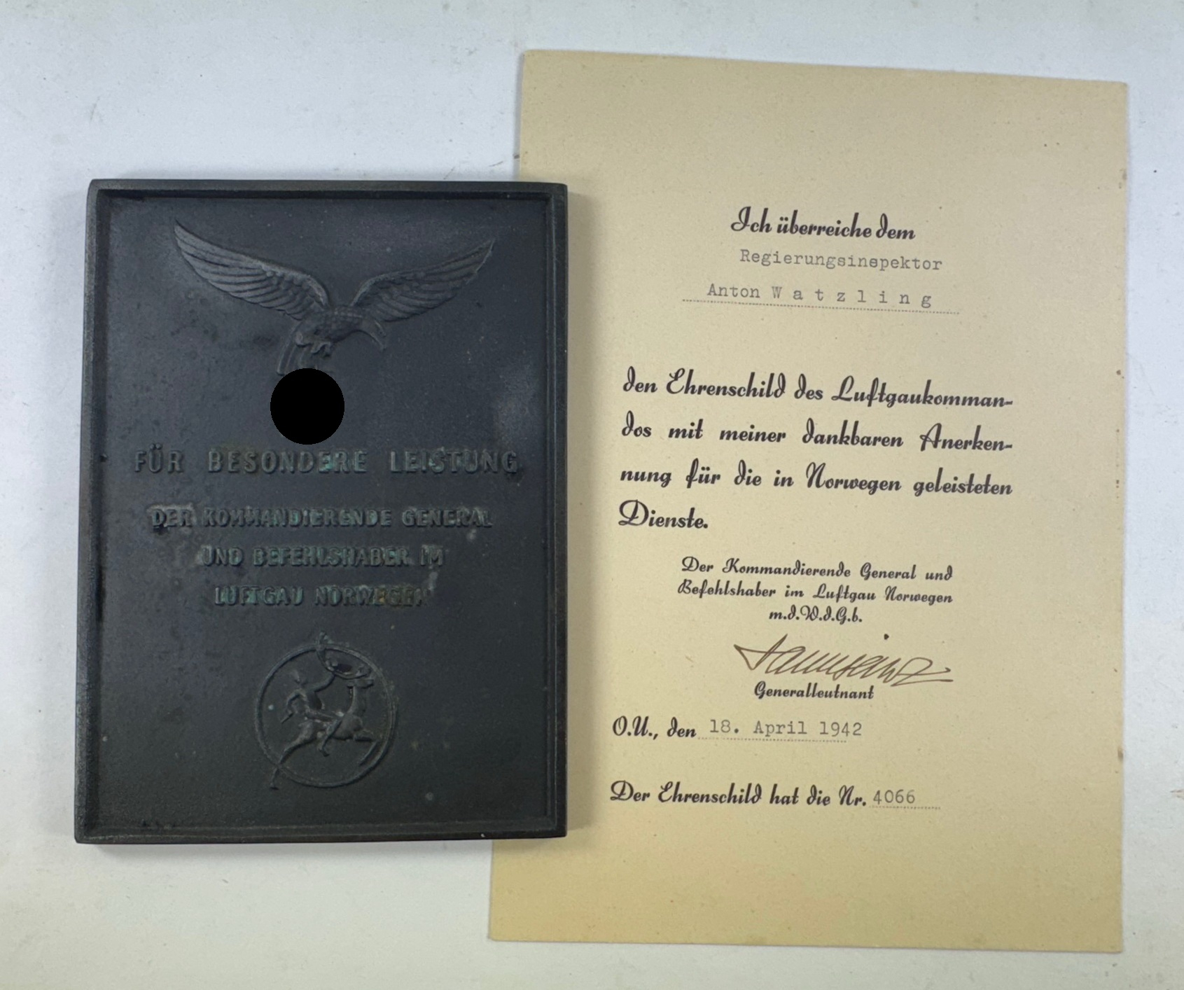 Luftwaffe Plaque, Norwegen + Document - Für Besondere Leistung Der kommandierende General und Befehlshaber im Luftgau Norwegen – Bild 1