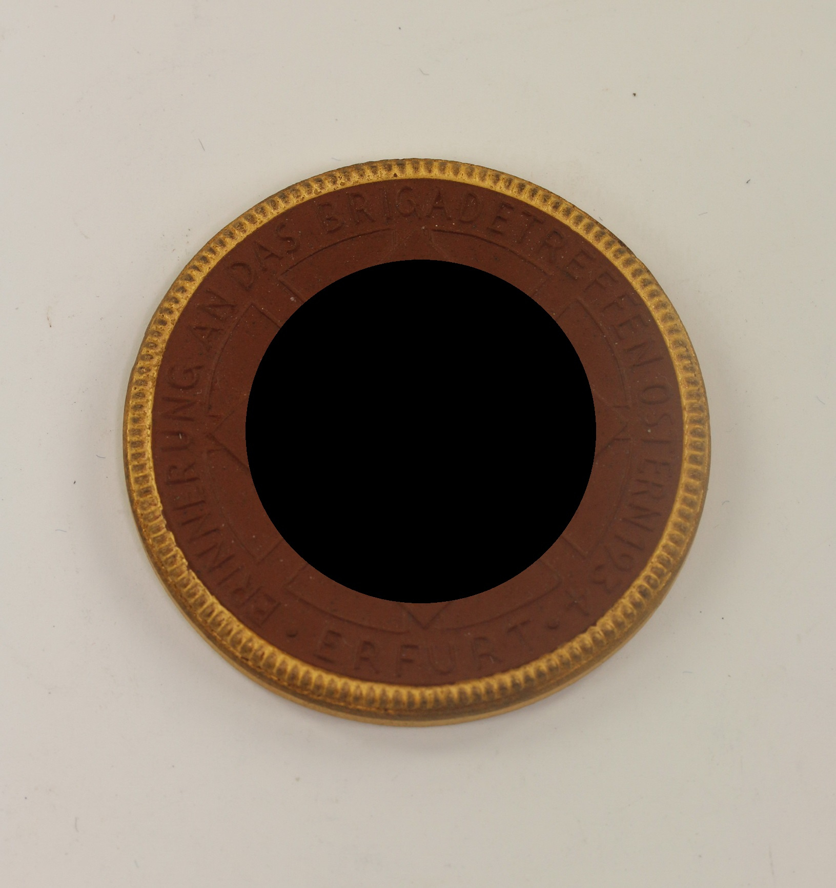  Manufaktur Meißen, Plakette "Erinnerung an das Brigadetreffen Ostern 1934 Erfurt - Erfurt Dom und Severi Brigade 142" Goldrand – Bild 1