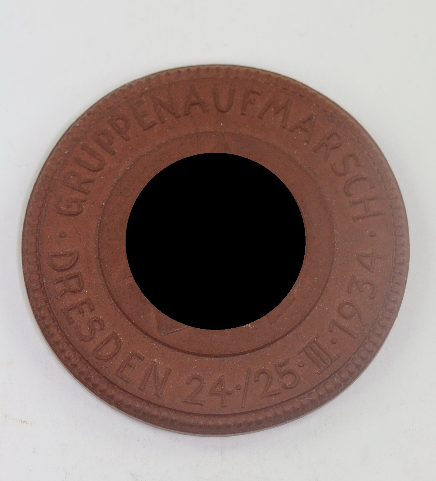  Meißen Table Medal, SA Gruppenaufmarsch Dresden - Der SA Mann ist Revolutionär! Er ist stark in der Liebe und stark im Hass – Bild 1