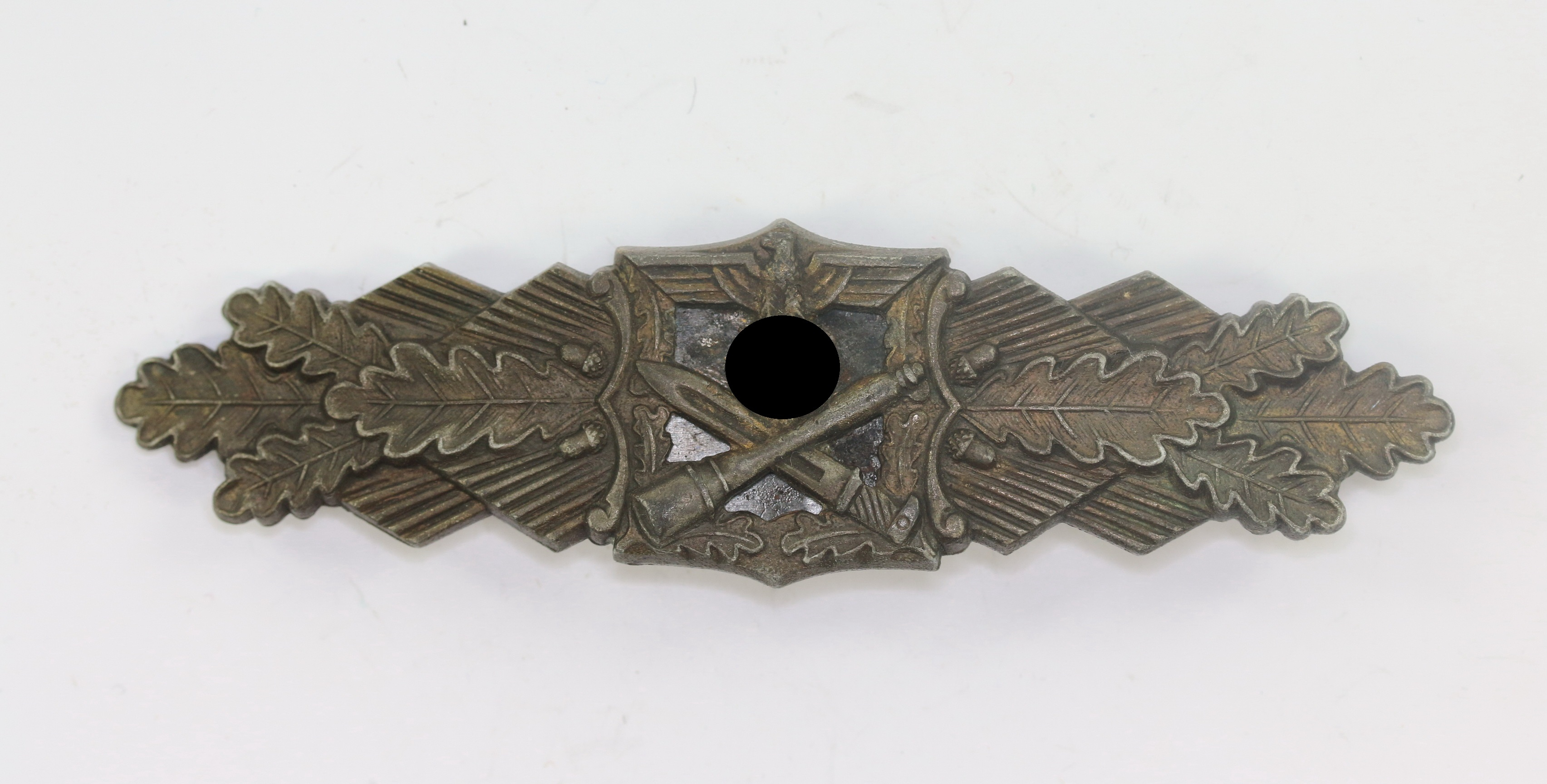 Bronze Close Combat Clasp. Maker JFS (Josef Feix & Söhne, Gablonz), 2. Modell – Bild 1