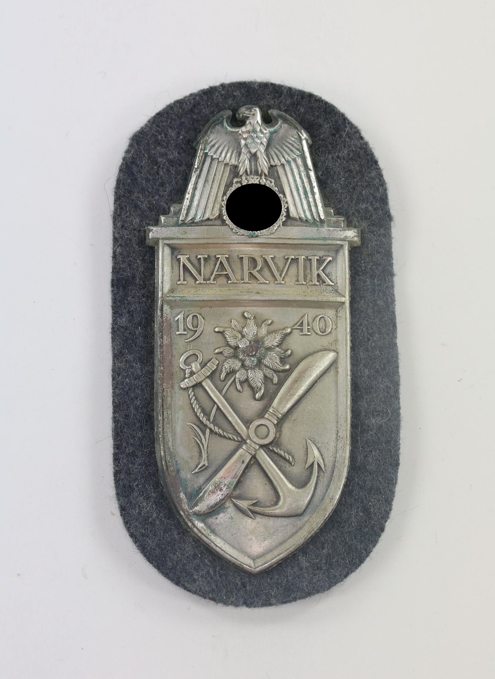 _narvikschild_auf_luftwaffenstoff_cupal_typ_1_c Narvik Shield on Luftwaffe Cloth. Type 1, C.E. Juncker, Berlin – Bild 1