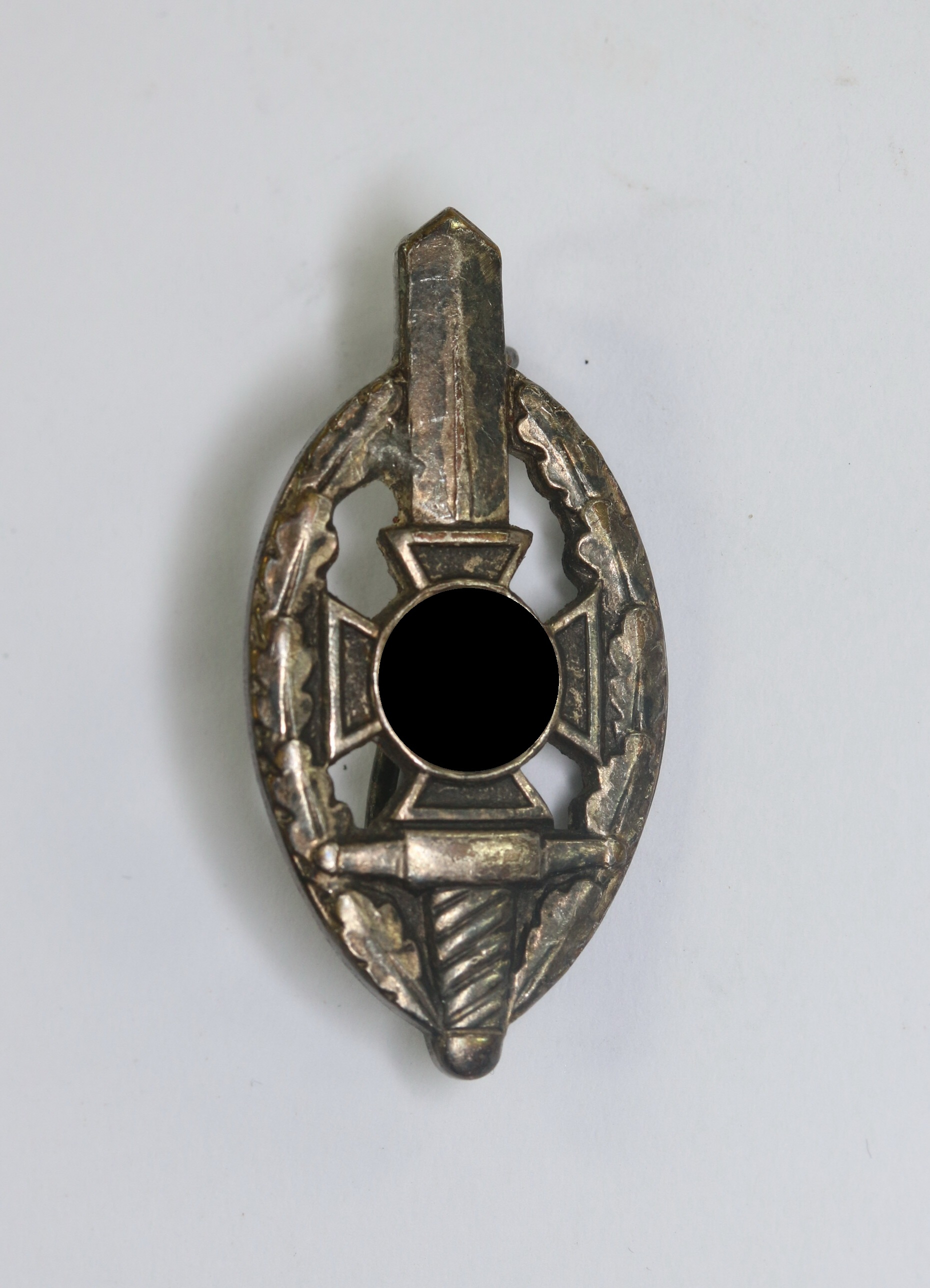 National Socialist War Victims Social Service (NSKOV), Membership Badge. Maker RZM M1/52 (Deschler & Sohn, München) – Bild 1