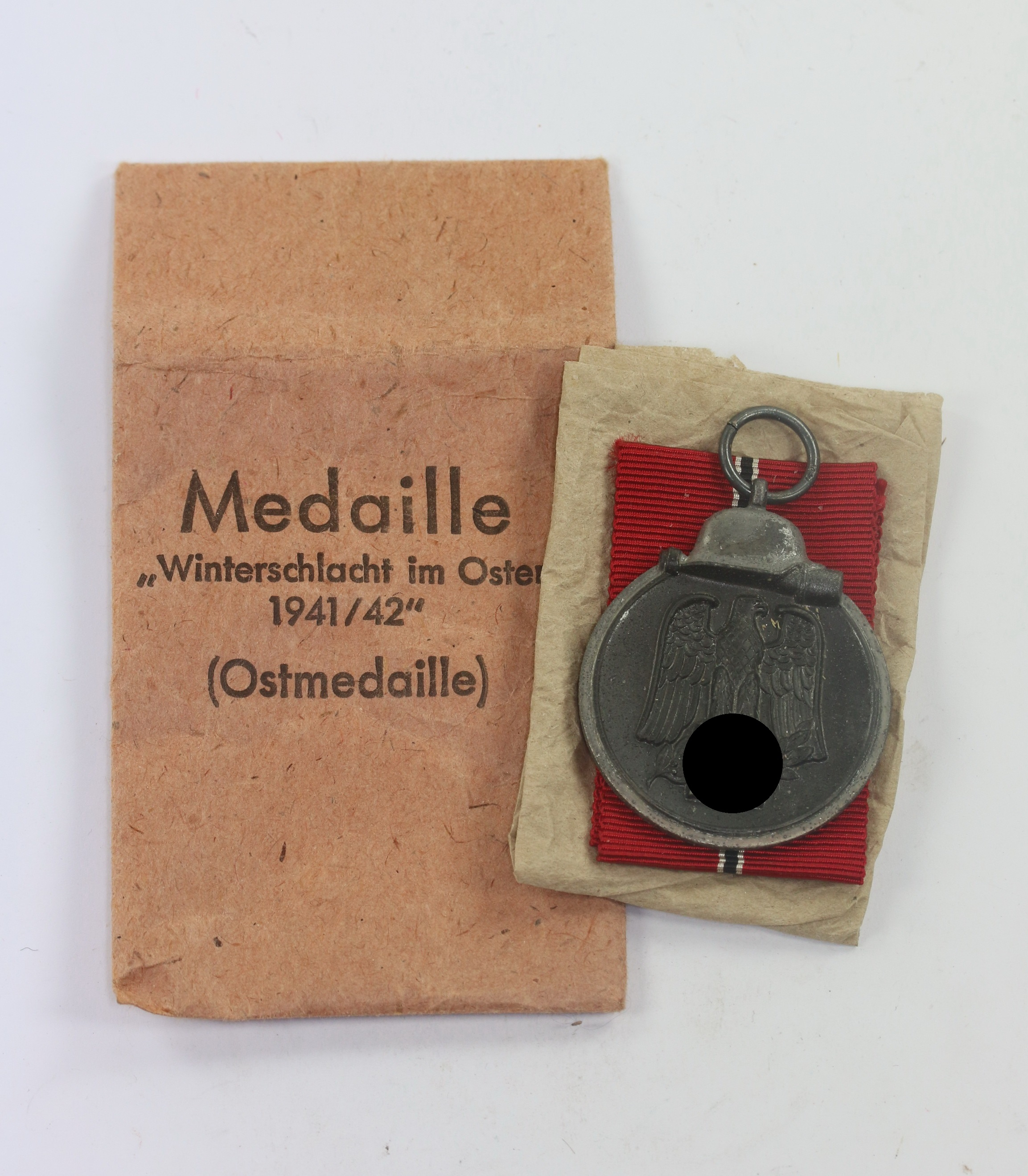  Ostmedaille, Hst. 127, in Verleihungstüte Moritz Hausch AG, Pforzheim – Bild 1