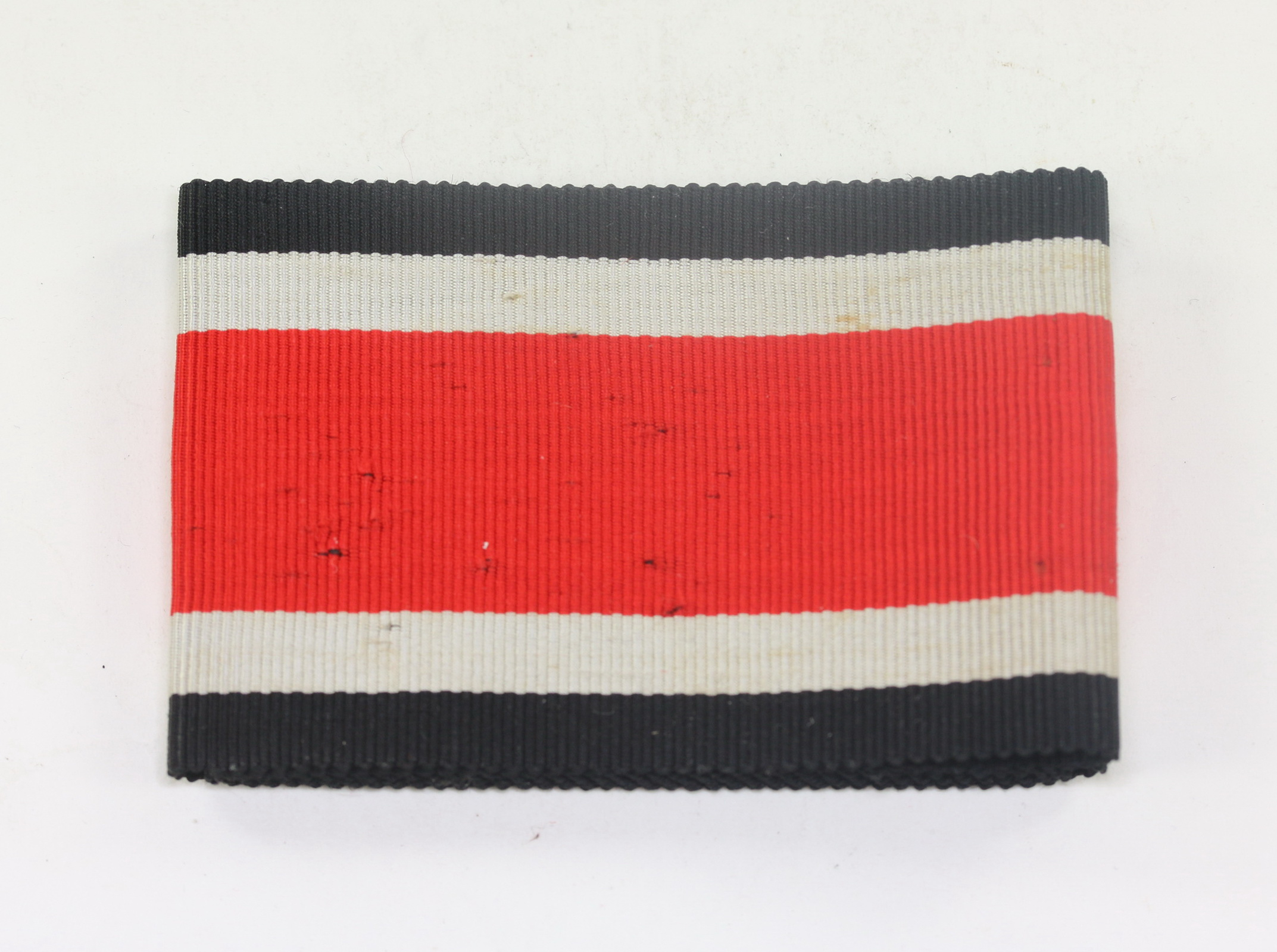  Trageband für das Ritterkreuz des Eisernen Kreuzes, gefaltet für das Etui – Bild 1