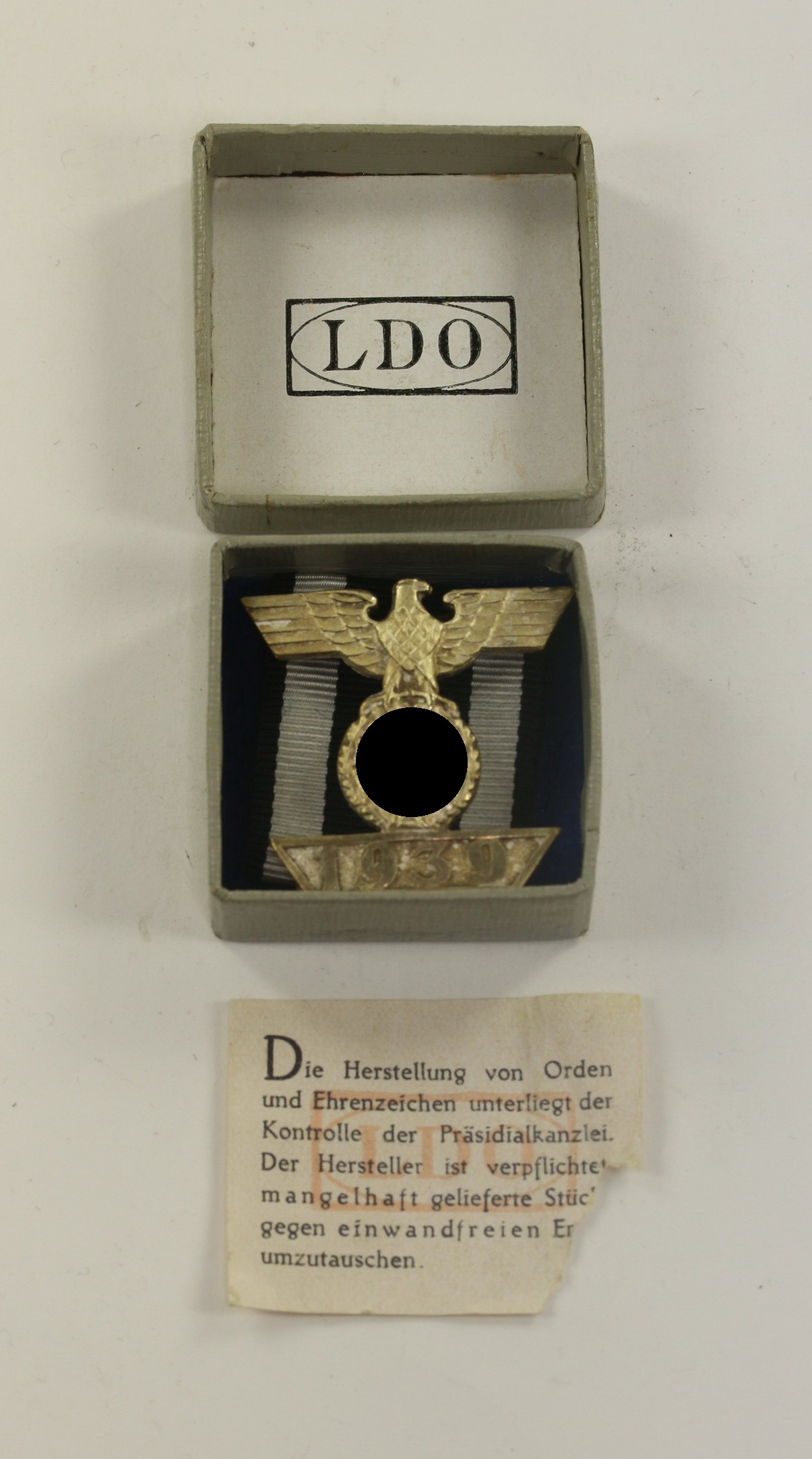 LDO Boxed Repetition Clasp 1939 to the Iron Cross 2nd Class 1914. Maker L/53 with LDO Guarantee Tag. – Bild 1