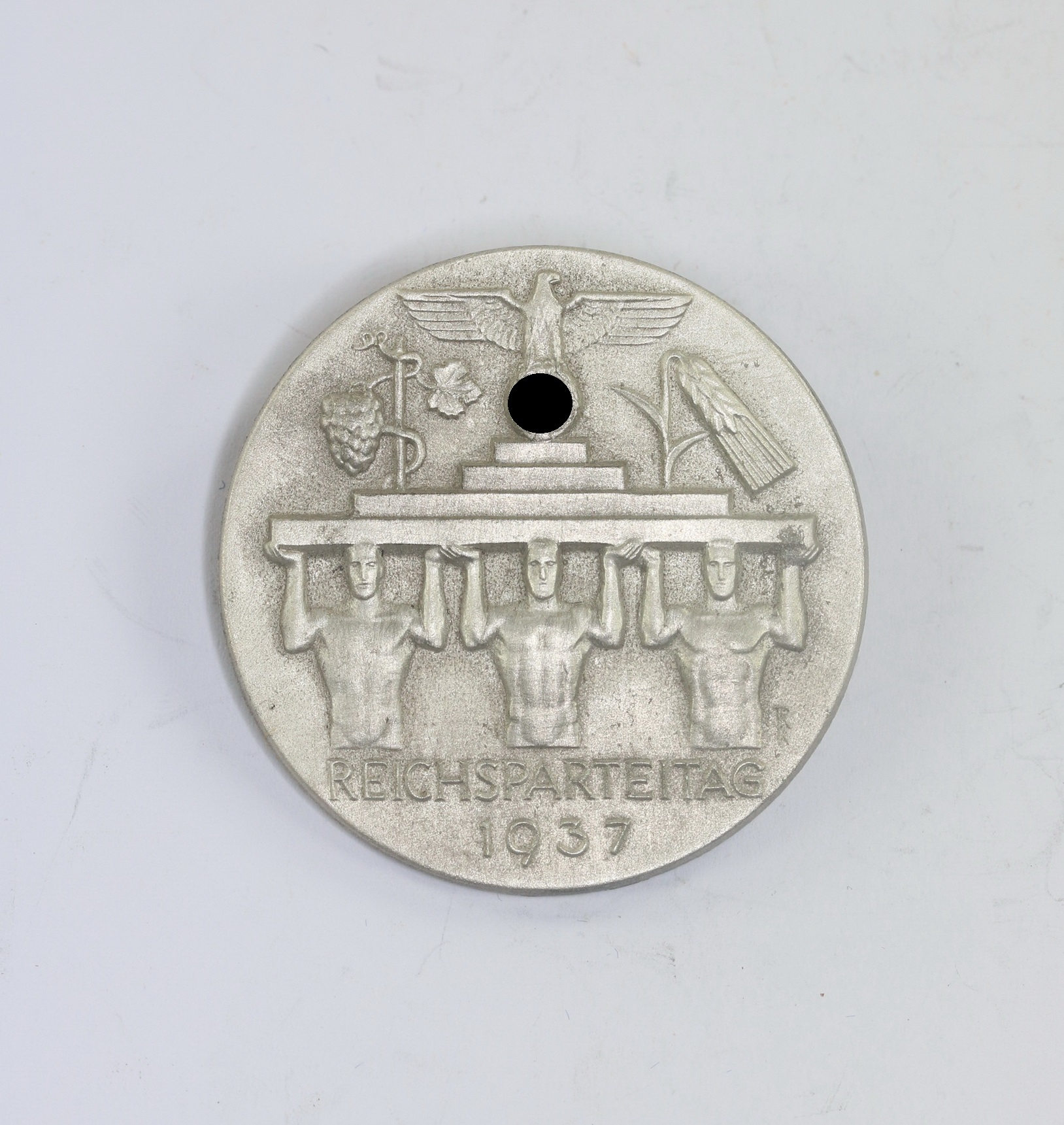 Day Badge, Reichsparteitag 1937. Maker M. Nett Fürth i.B. – Bild 1