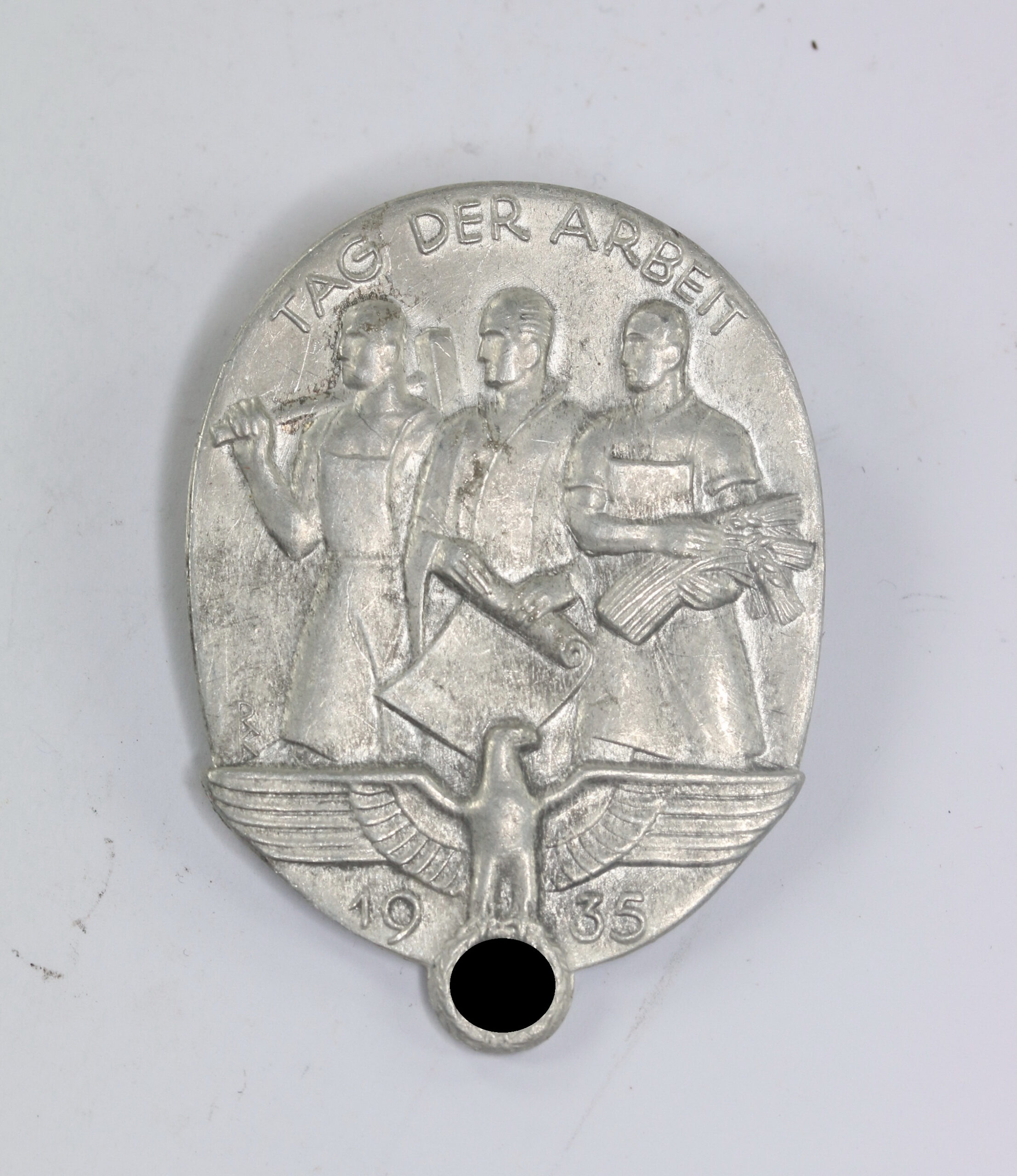 Abzeichen, Tag der Arbeit 1935, Hst. C. Balmberger Nürnberg (Aluminium) – Bild 1