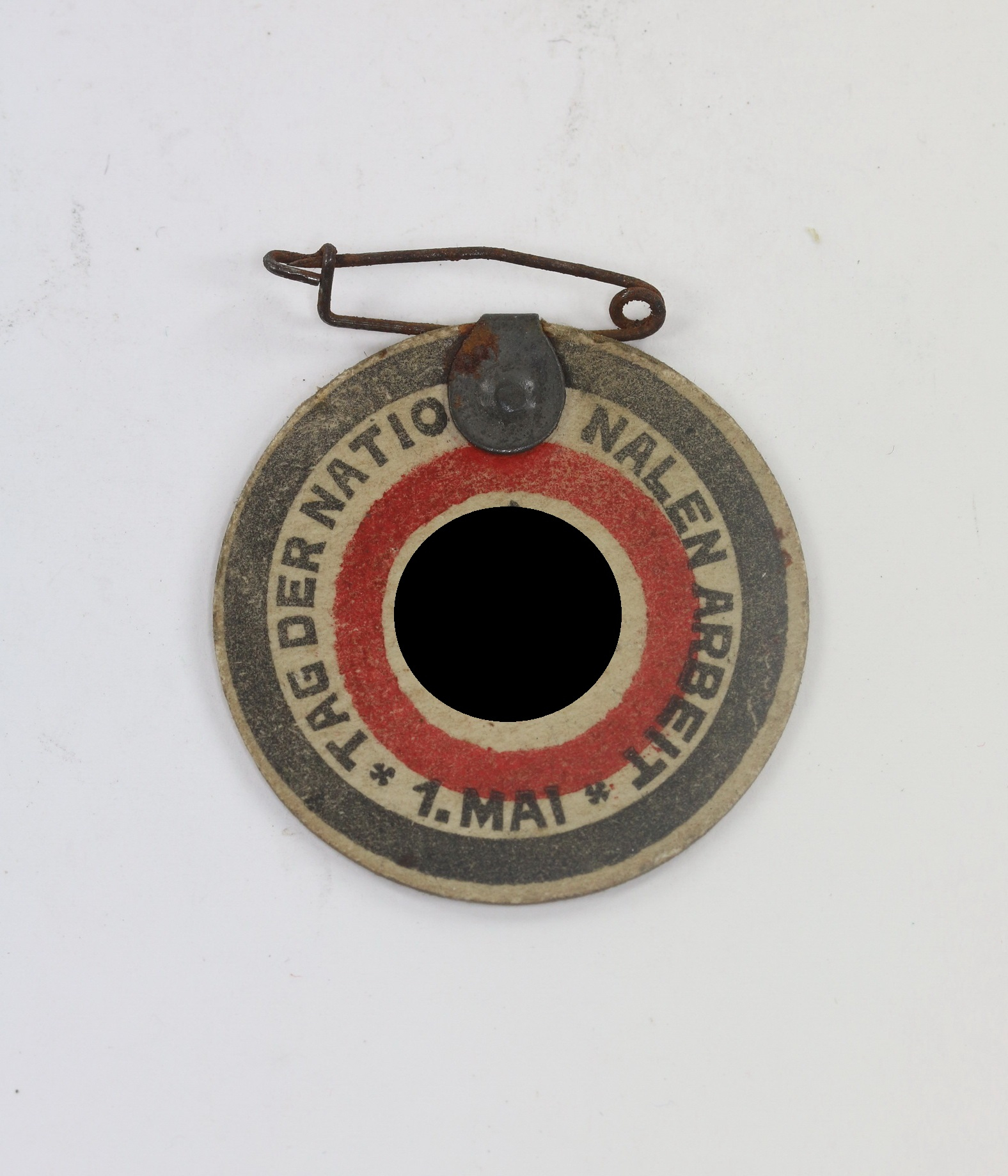 Day Badge, Tag der nationalen Arbeit 1. Mai (Pappe) – Bild 1