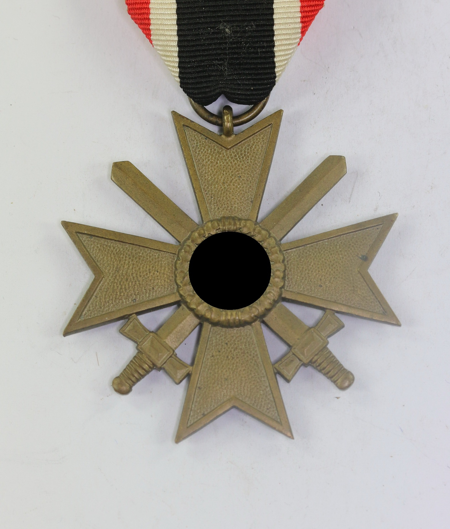  Kriegsverdienstkreuz 2. Klasse mit Schwertern, ohne Hersteller (Buntmetall) – Bild 1