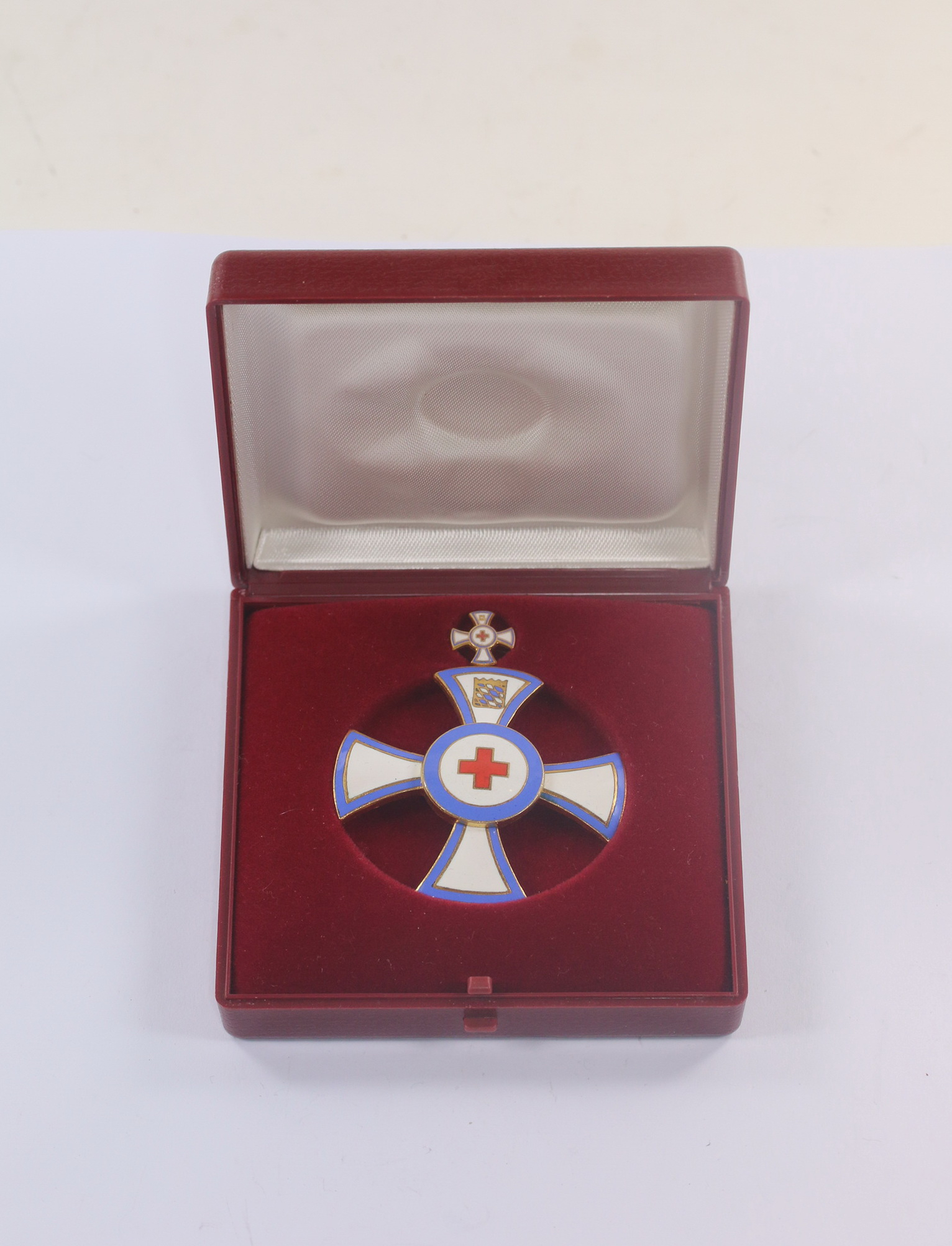 BRD, Cased Baverian Red Cross Medal for Merit in the Baverian Red Cross. – Bild 1
