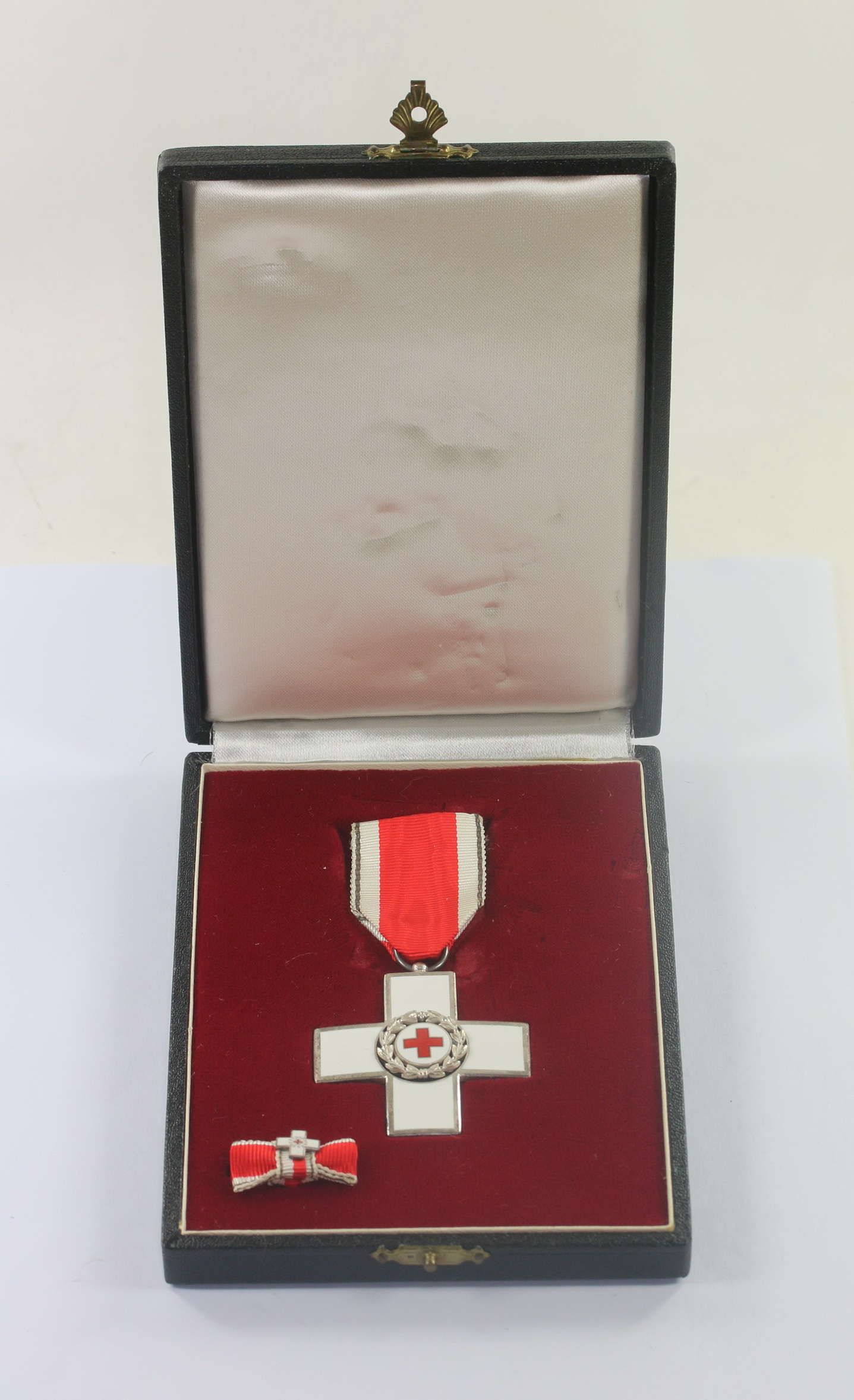 brd_ehrenzeichen_2 BRD, Ehrenzeichen 2. Klasse des Deutschen Roten Kreuz, im Etui – Bild 1