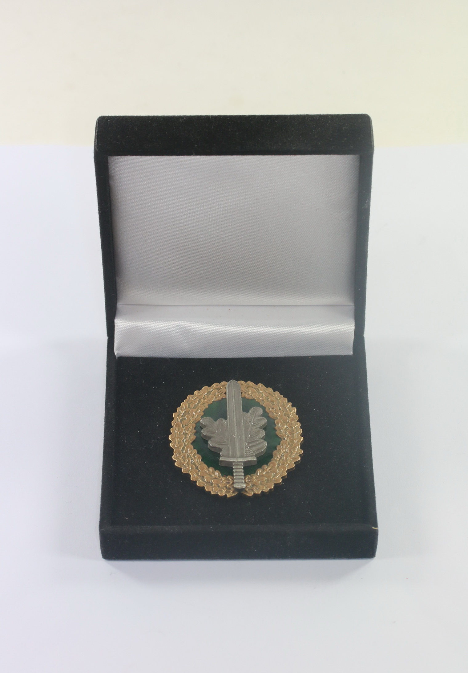 Bundeswehr, Cased Commando Forces (KSK), Association of Commandos Membership Badge. Maker Steinhauer und Lück. – Bild 1