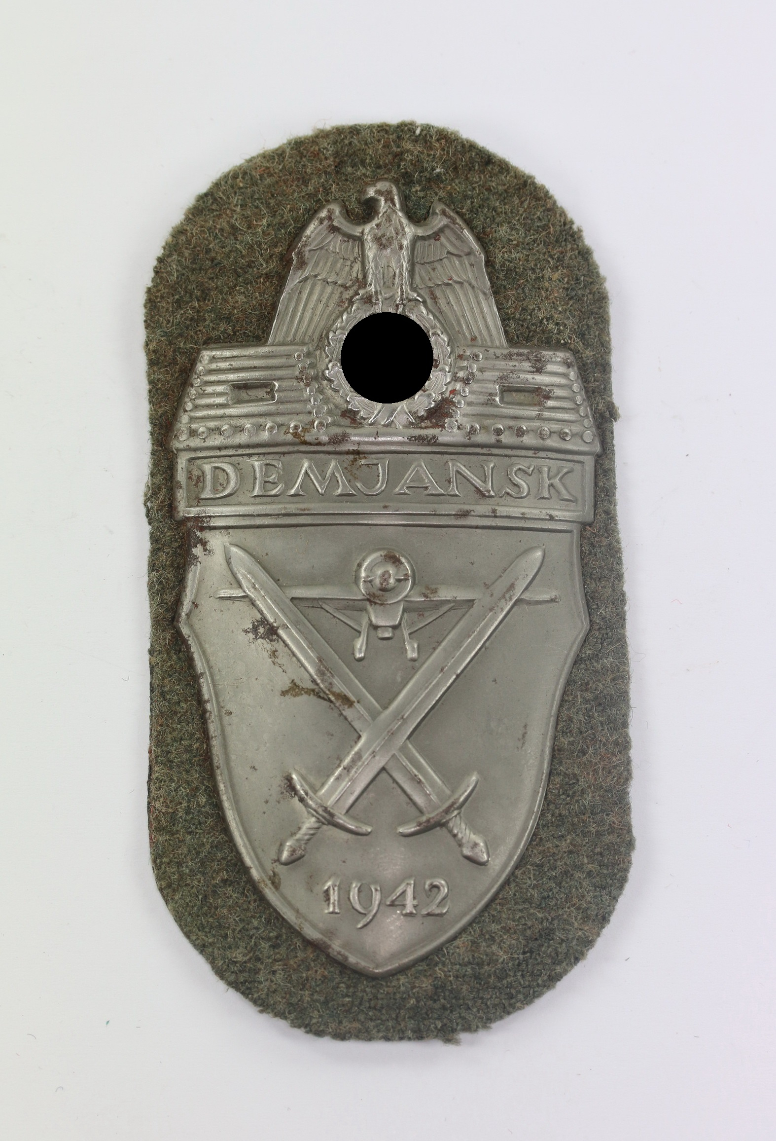 demjanskschild_auf_heeresstoff_missing_log_typ_4_1__1 Demjanskschild auf Heeresstoff, "Missing Log" (Typ 4.3) – Bild 1