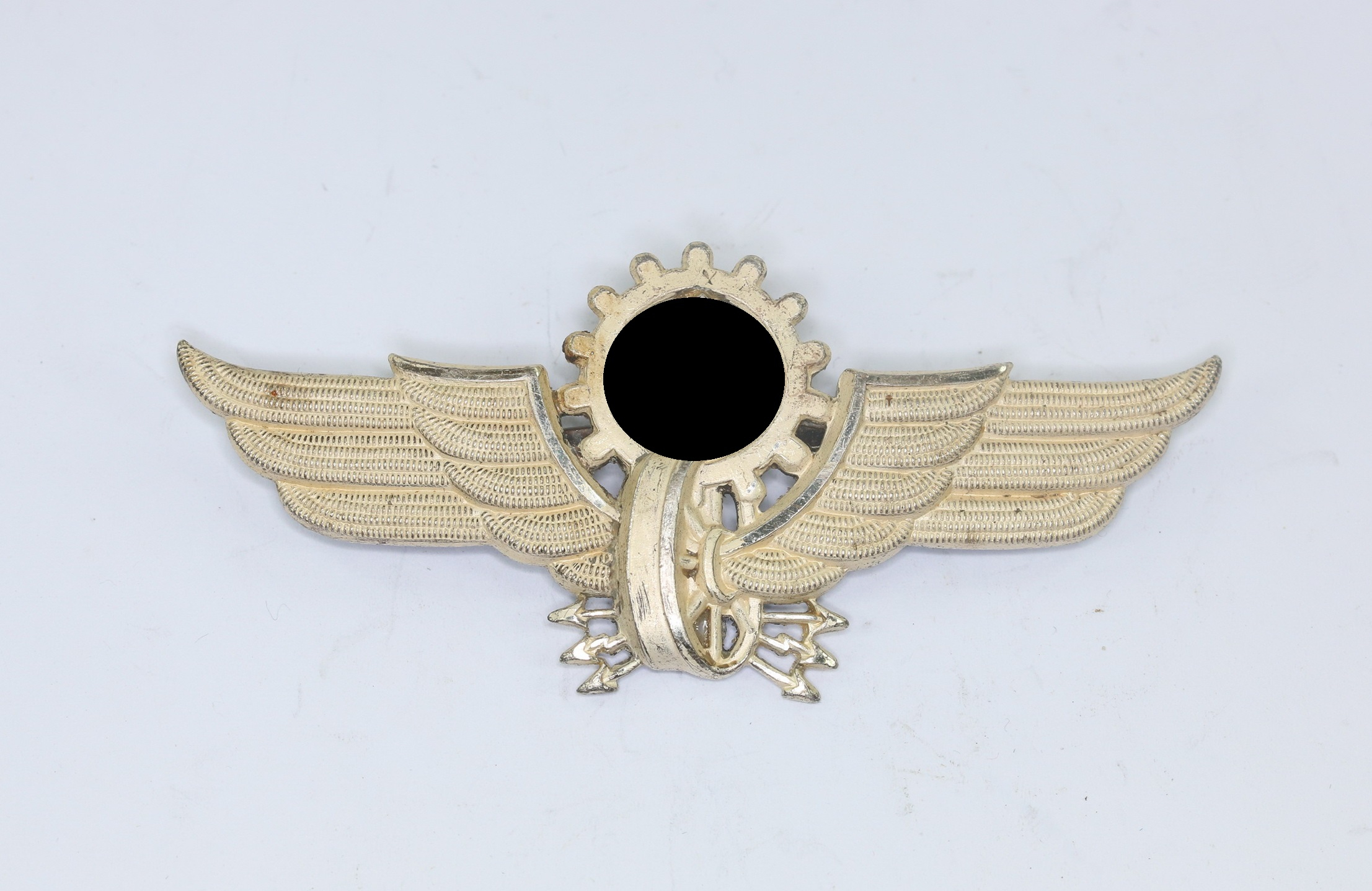 deutsche_reichsbahn_dr_m_tzenabzeichen_technischer_dienst_elektrisch_1__1 Deutsche Reichsbahn (DR), Mützenabzeichen Technischer Dienst (elektrisch) – Bild 1