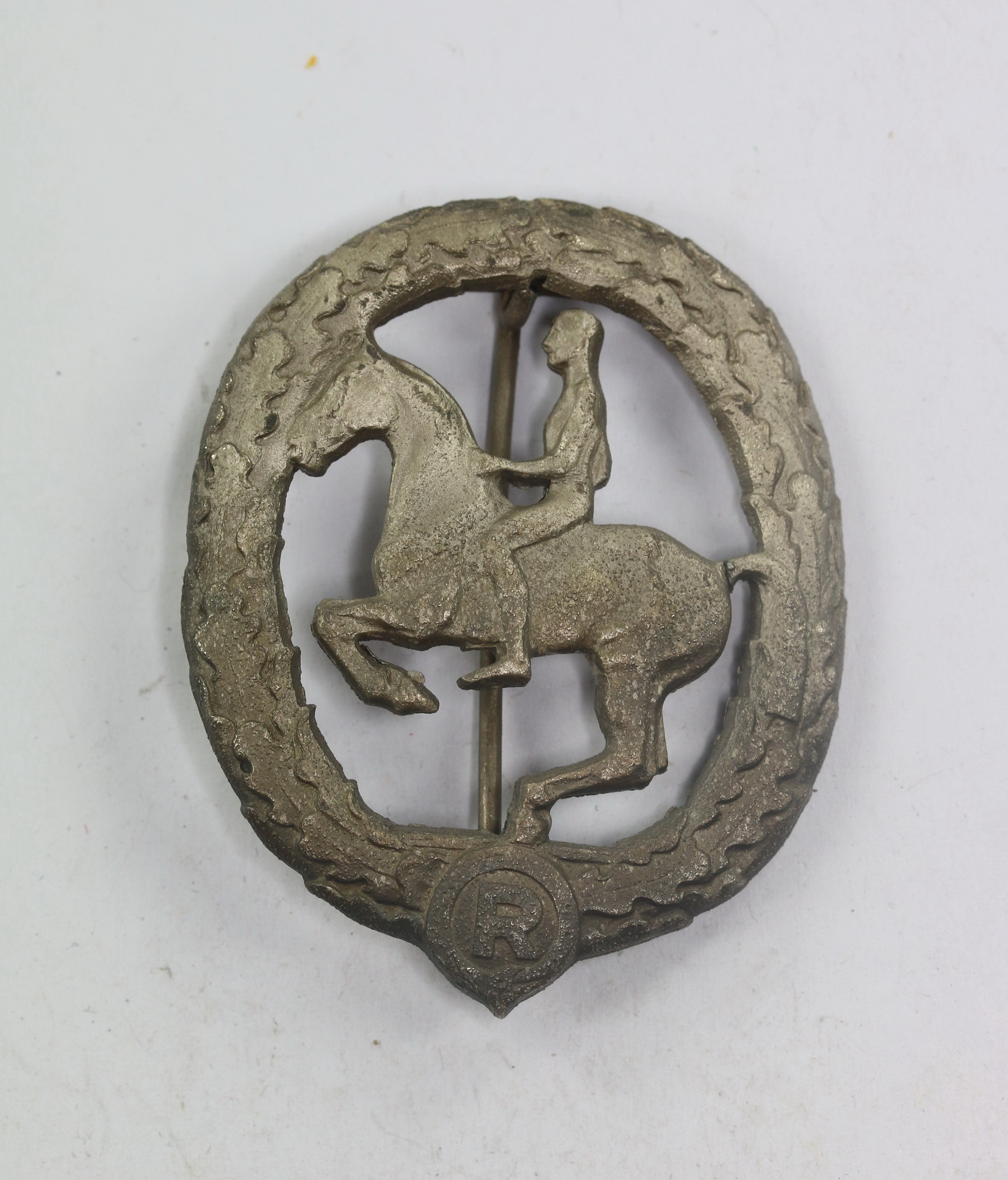 Silver German Equestrian Badge 2nd Class. Maker L. Chr. Lauer, Nürnberg-Berlin  – Bild 1