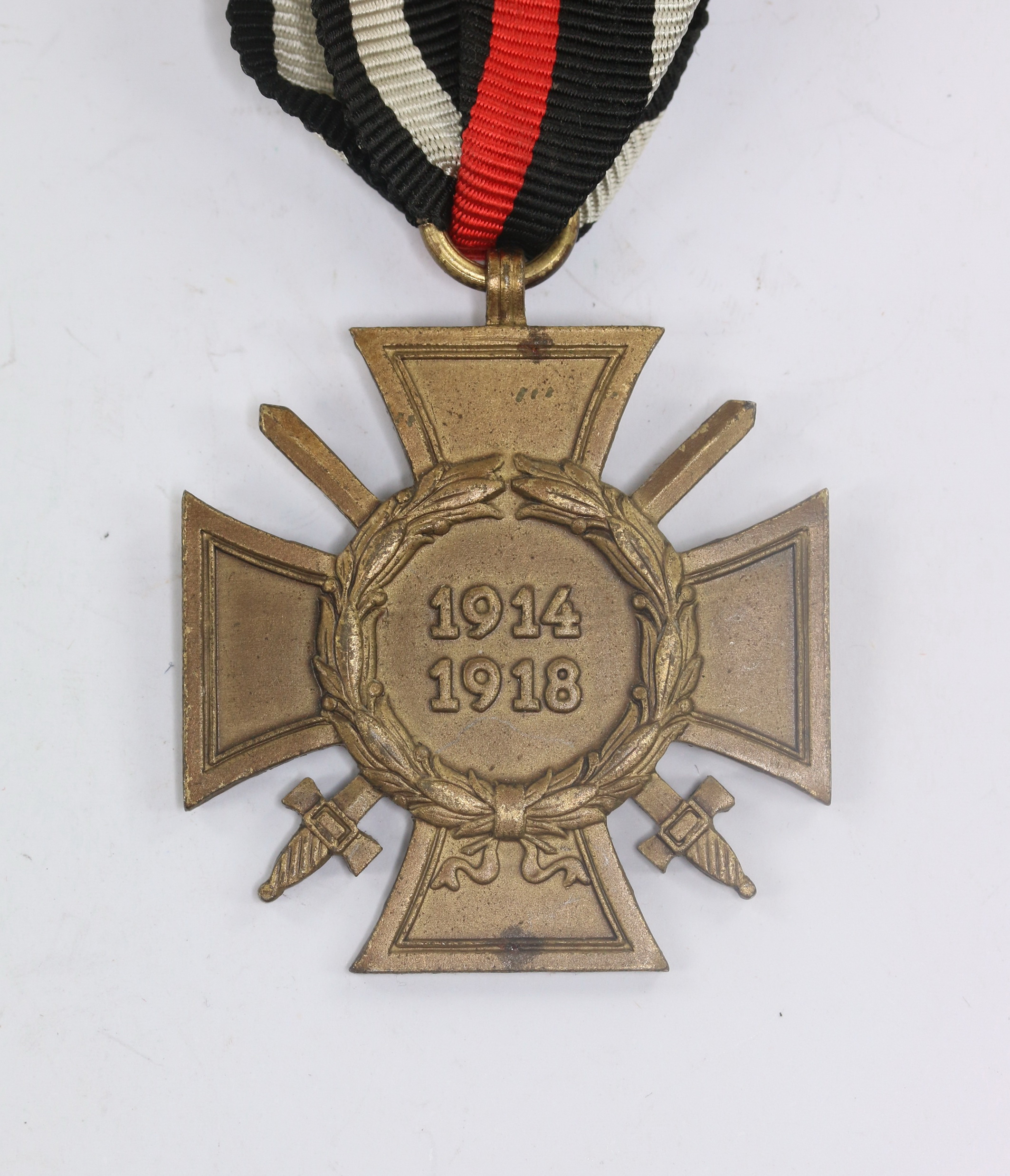 Hindenburg Cross for Combatants. Maker L. NBG. – Bild 1