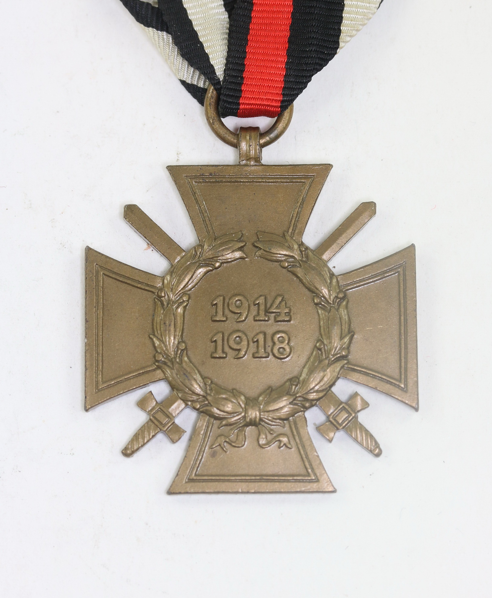 Hindenburg Cross for Combatants. Maker WD and Bee (Wilhelm Deumer) – Bild 1