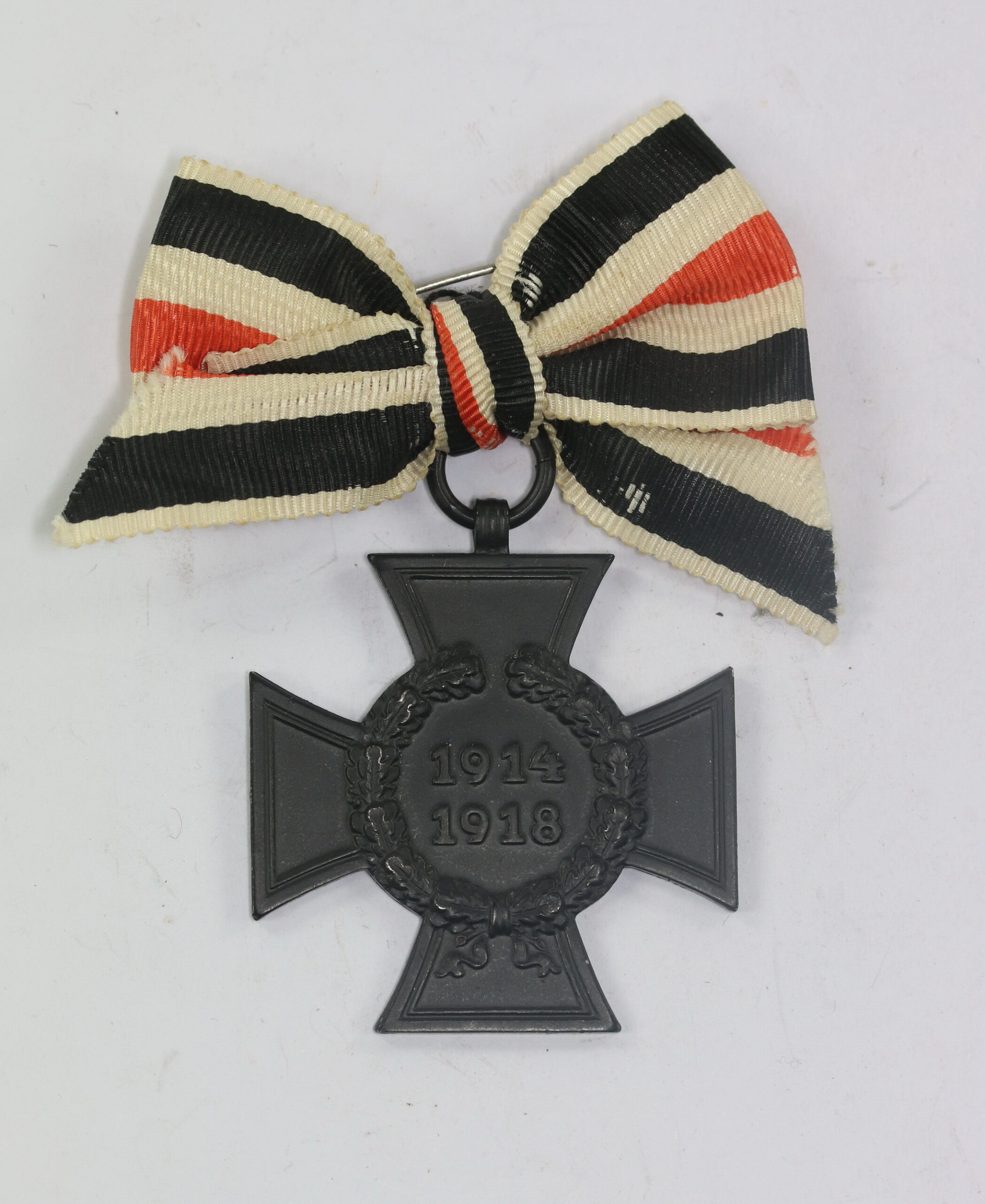 Ehrenkreuz für Hinterbliebene (Witwen und Waisen), Hst. 50 R.V. Pforzheim, an Schleife  – Bild 1