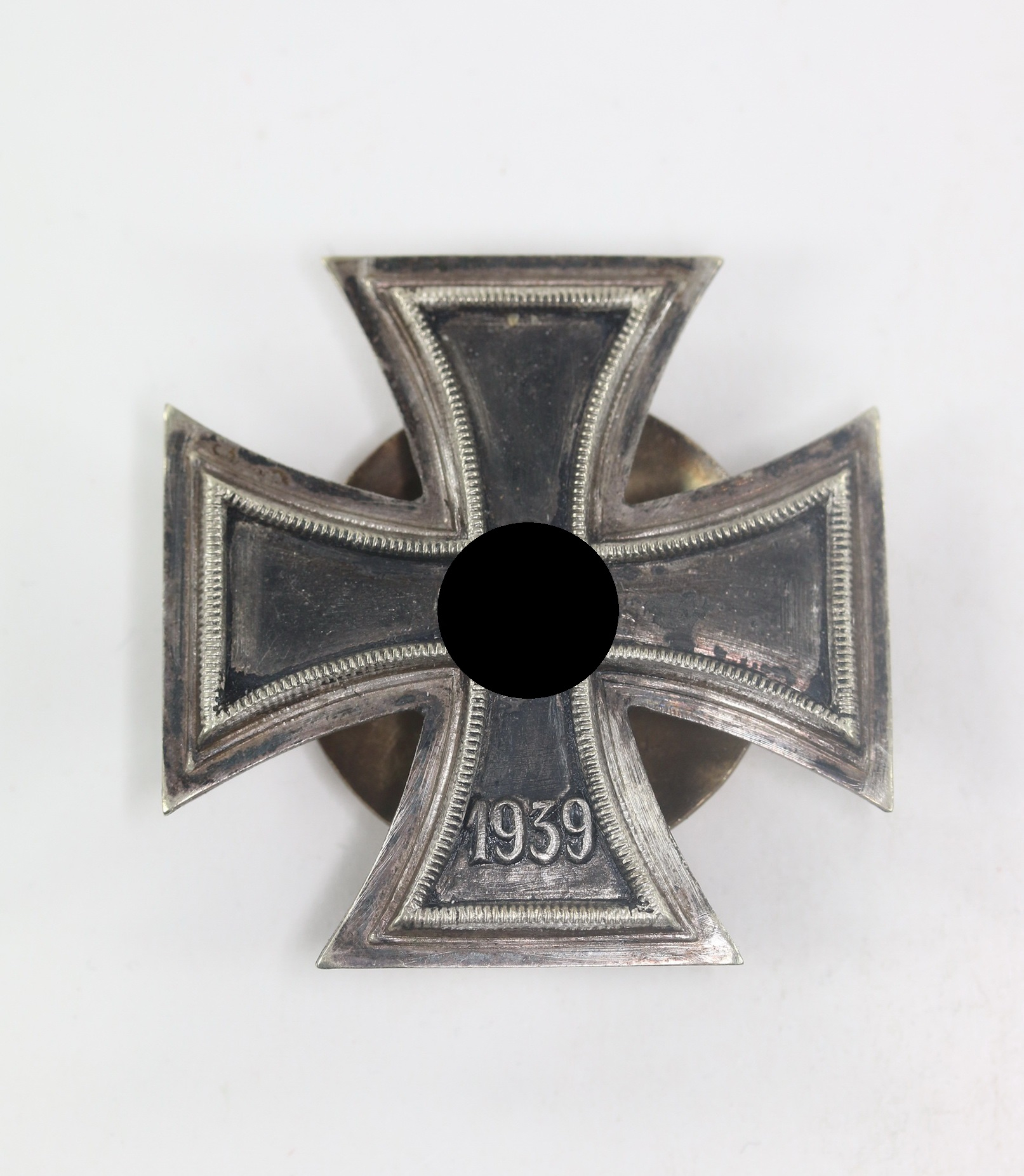 Iron Cross 1st Class 1939 on Screwback.  Type Friedrich Linden, Lüdenscheid (FLL). Non-magnetic.  – Bild 1