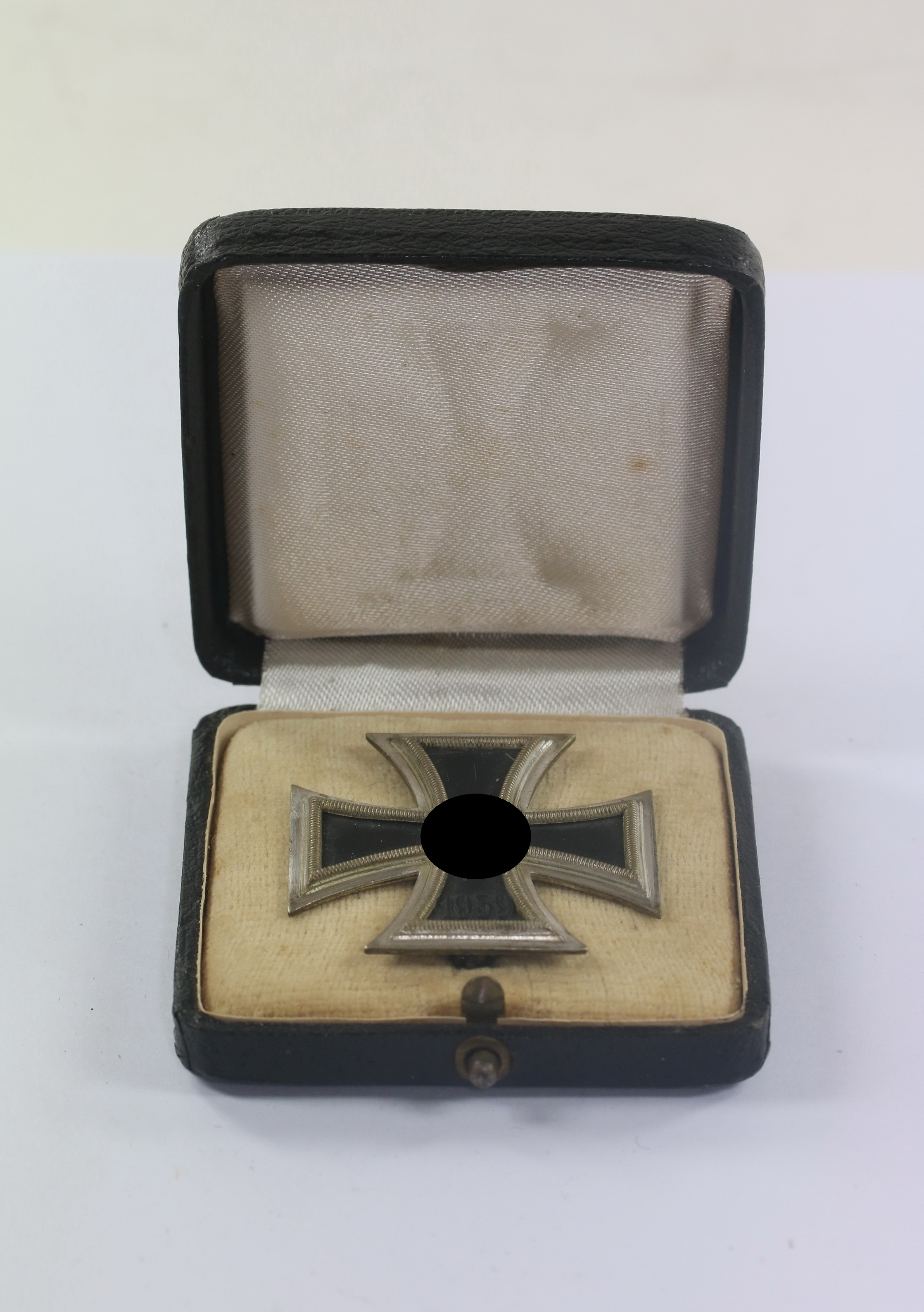 Cased Iron Cross 1st Class 1939. Maker L/11 (Wilhelm Deumer, Lüdenscheid. – Bild 1