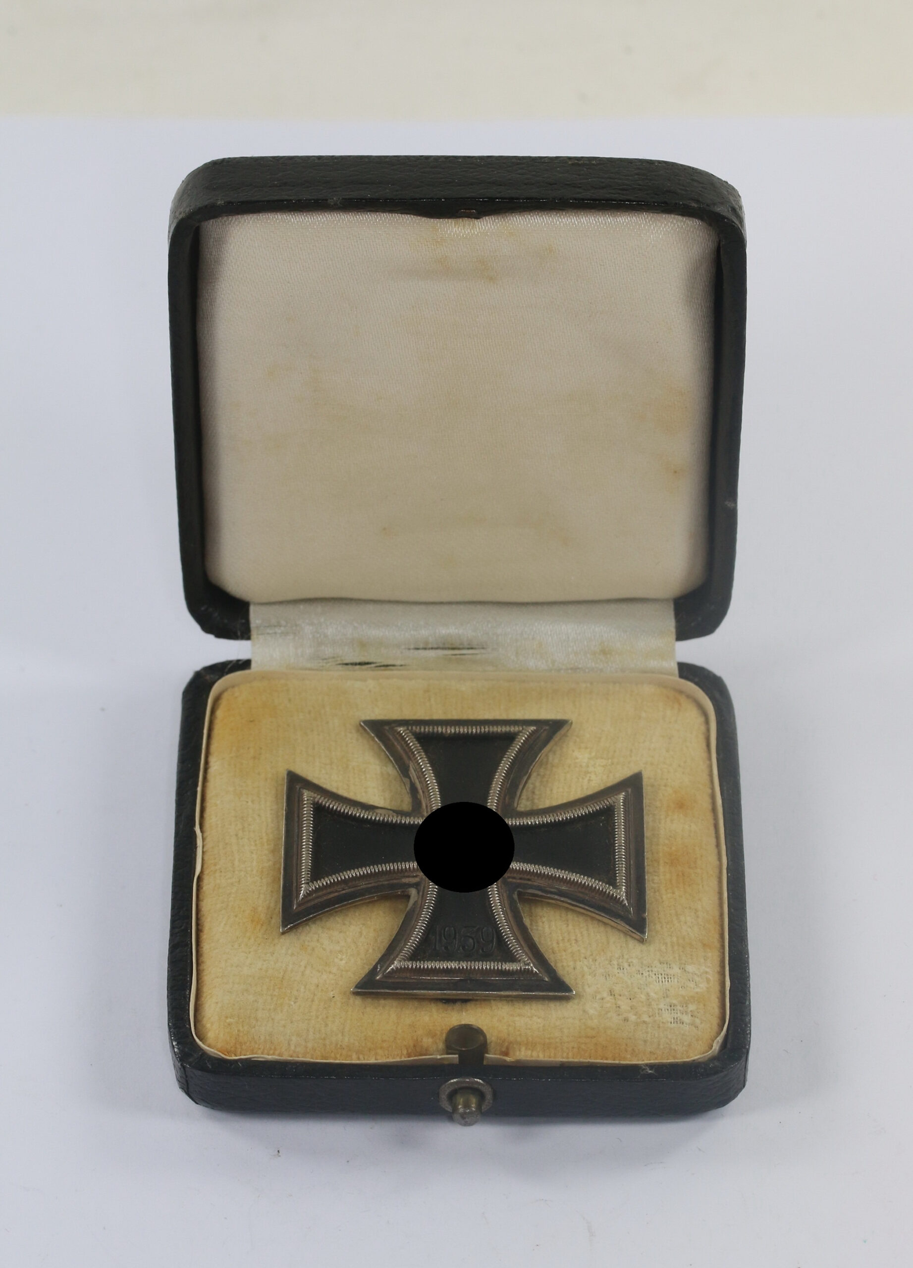 Eisernes Kreuz 1. Klasse 1939, Hst. L/54 (Halbkreis), im Etui – Bild 1