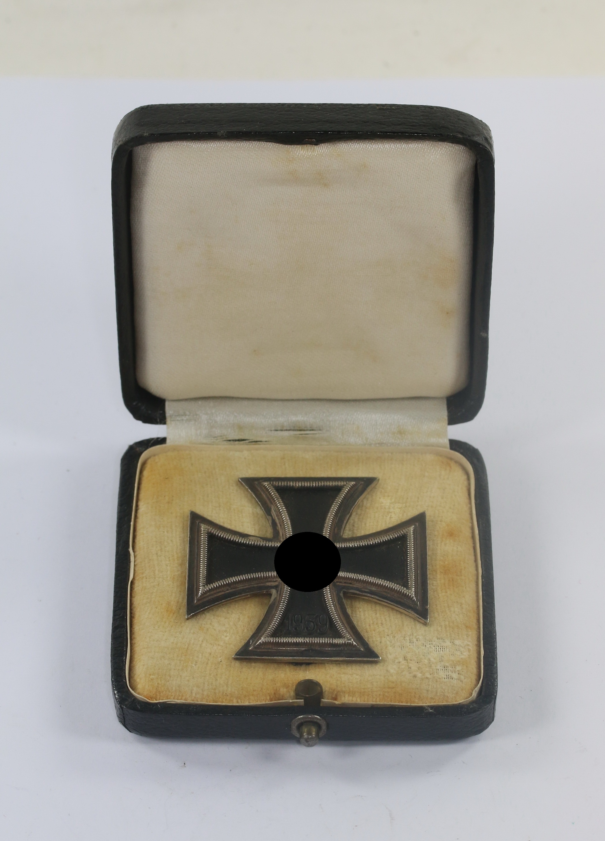 Cased Iron Cross 1st Class 1939. Maker L/54 (Schauerte & Höhfeld)., im Etui – Bild 1