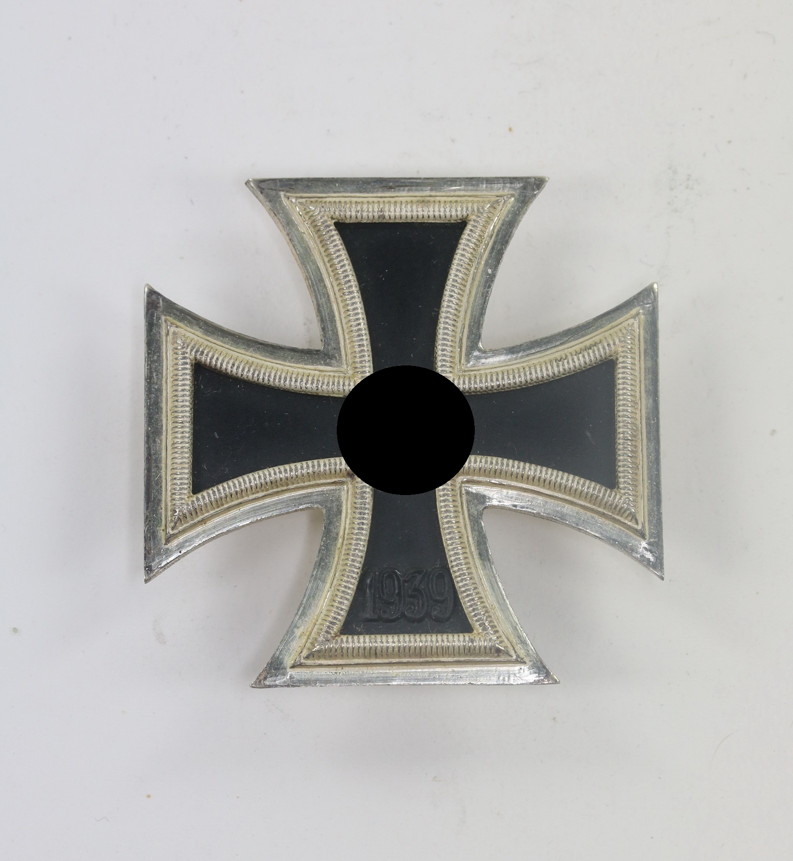 Iron Cross 1st Class 1939. Maker L/56 (Funcke & Brüninghaus, Lüdenscheid)dünne Nadel (!)  – Bild 1