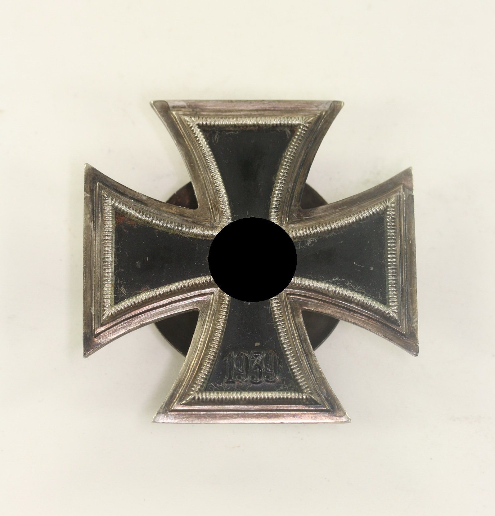 Eisernes Kreuz 1. Klasse 1939, Hst. L58, an Schraubscheibe – Bild 1