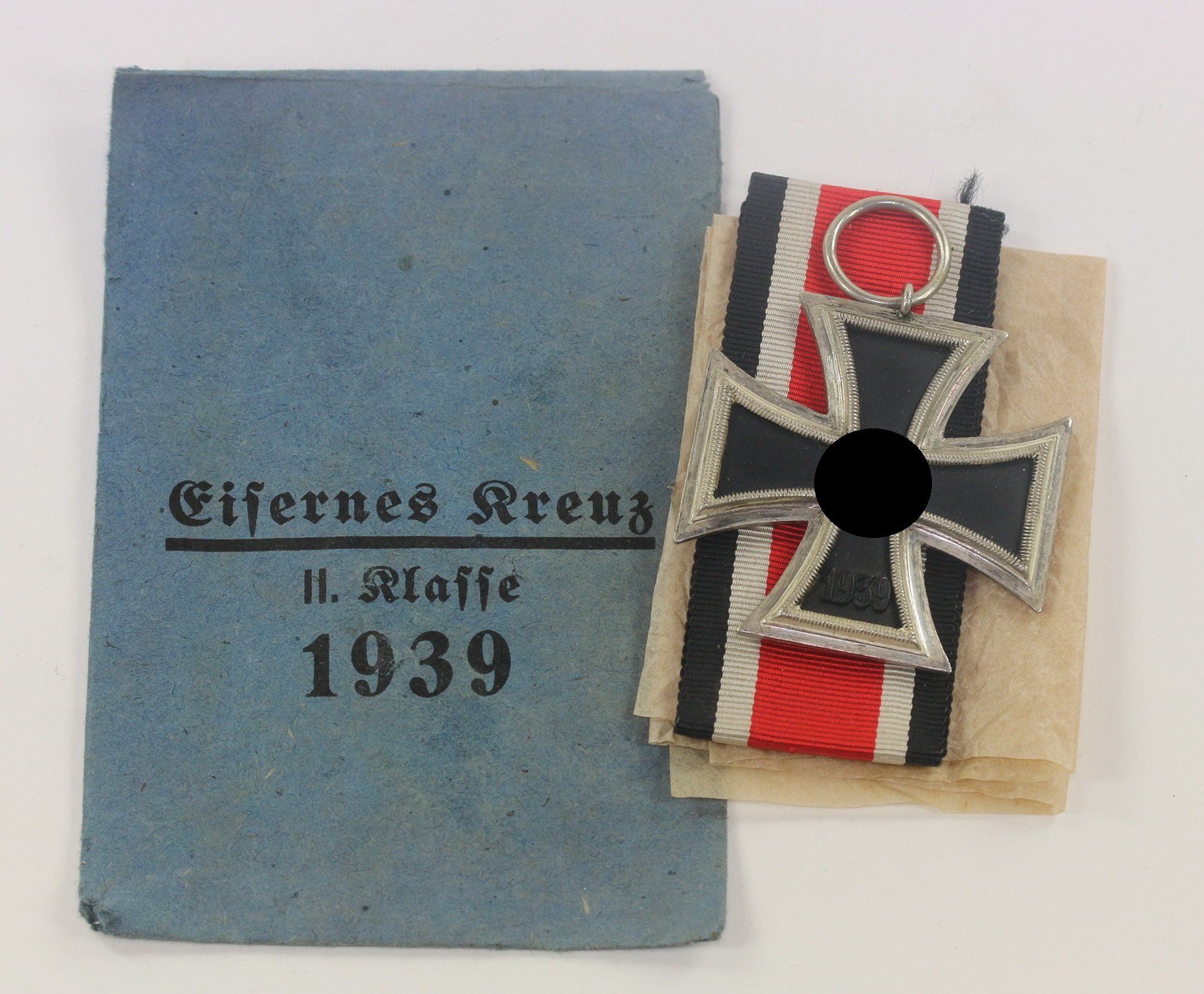 eisernes_kreuz_2 Eisernes Kreuz 2. Klasse 1939, Hst. 23 in kleiner verleihungstüte Arbeitsgemeinschaft in der Graveur und Ziselierinnung Berlin – Bild 1