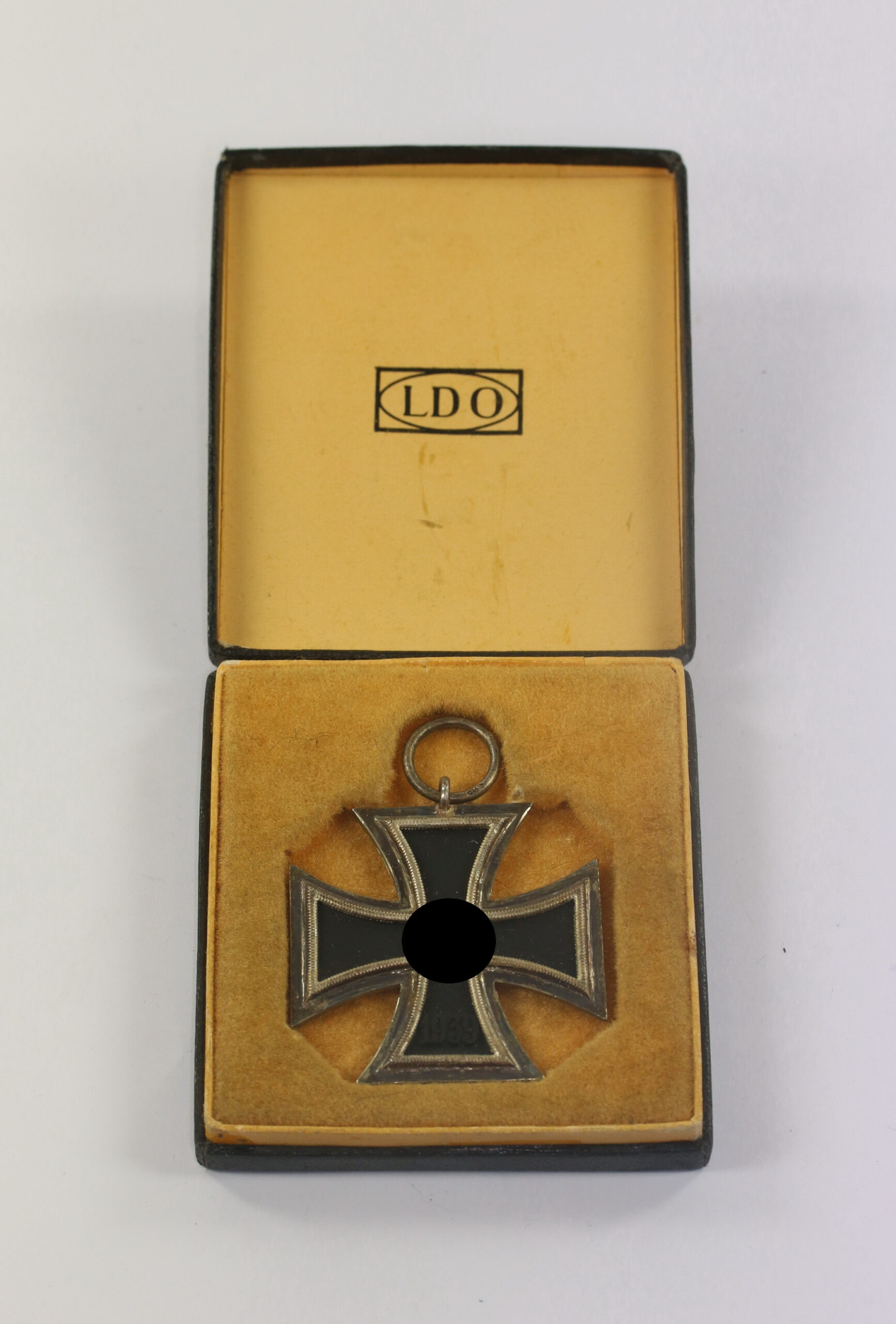 Eisernes Kreuz 2. Klasse 1939, Hst. L/13, im LDO Etui L/13 (Paul Meybauer, Berlin) – Bild 1
