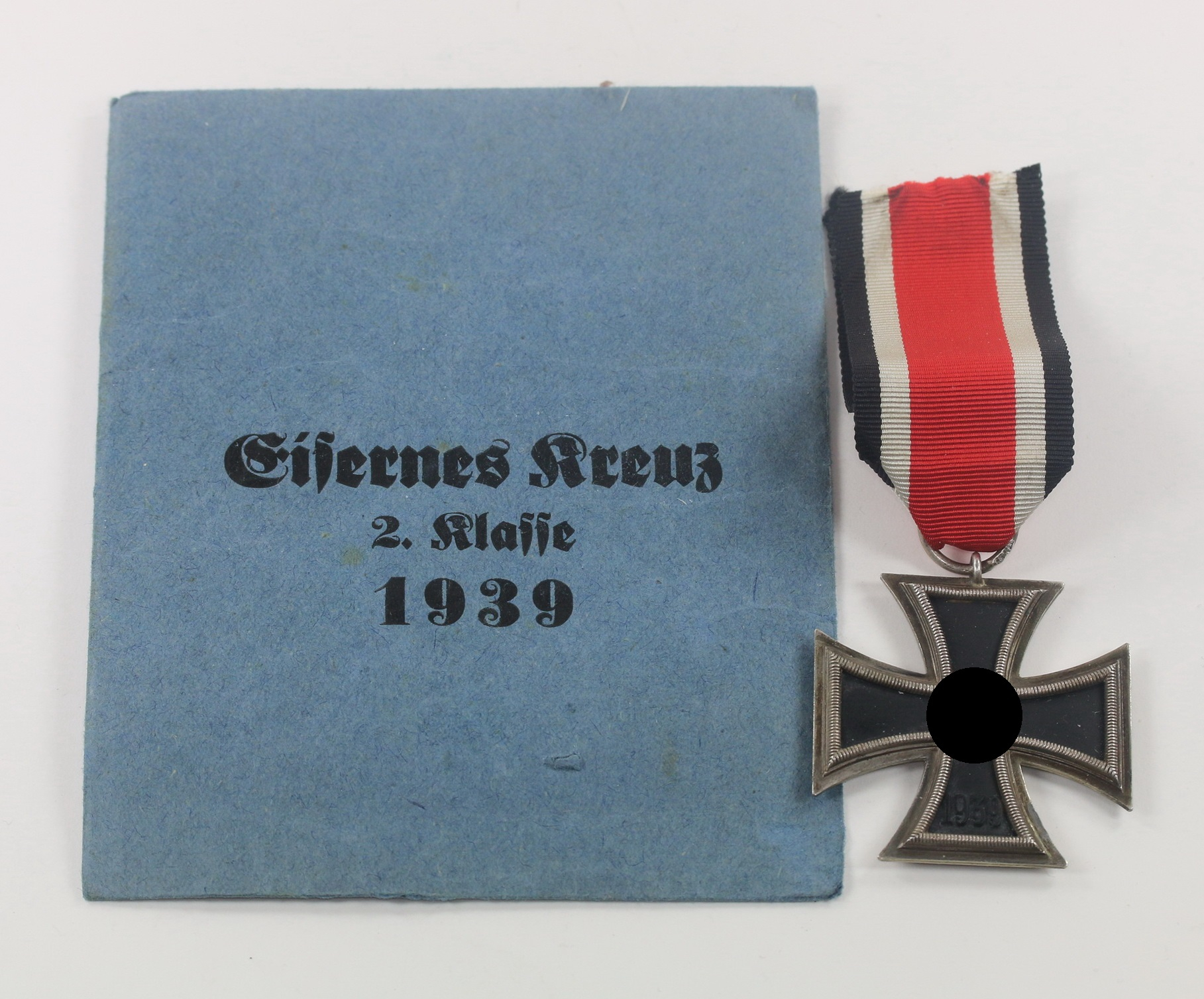 Eisernes Kreuz 2. Klasse 1939, in Verleihungstüte Klein & Qunter A.G. Oberstein – Bild 1