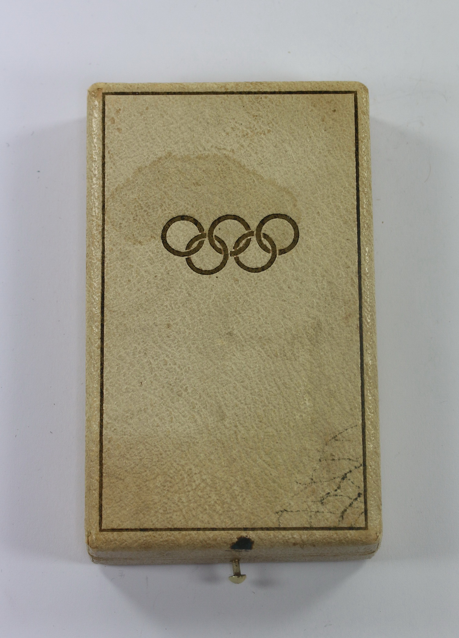 etui_deutsche_olympiaerinnerungsmedaille_1936_1__4 Case for the German Olympic Games Medal 1936. – Bild 1