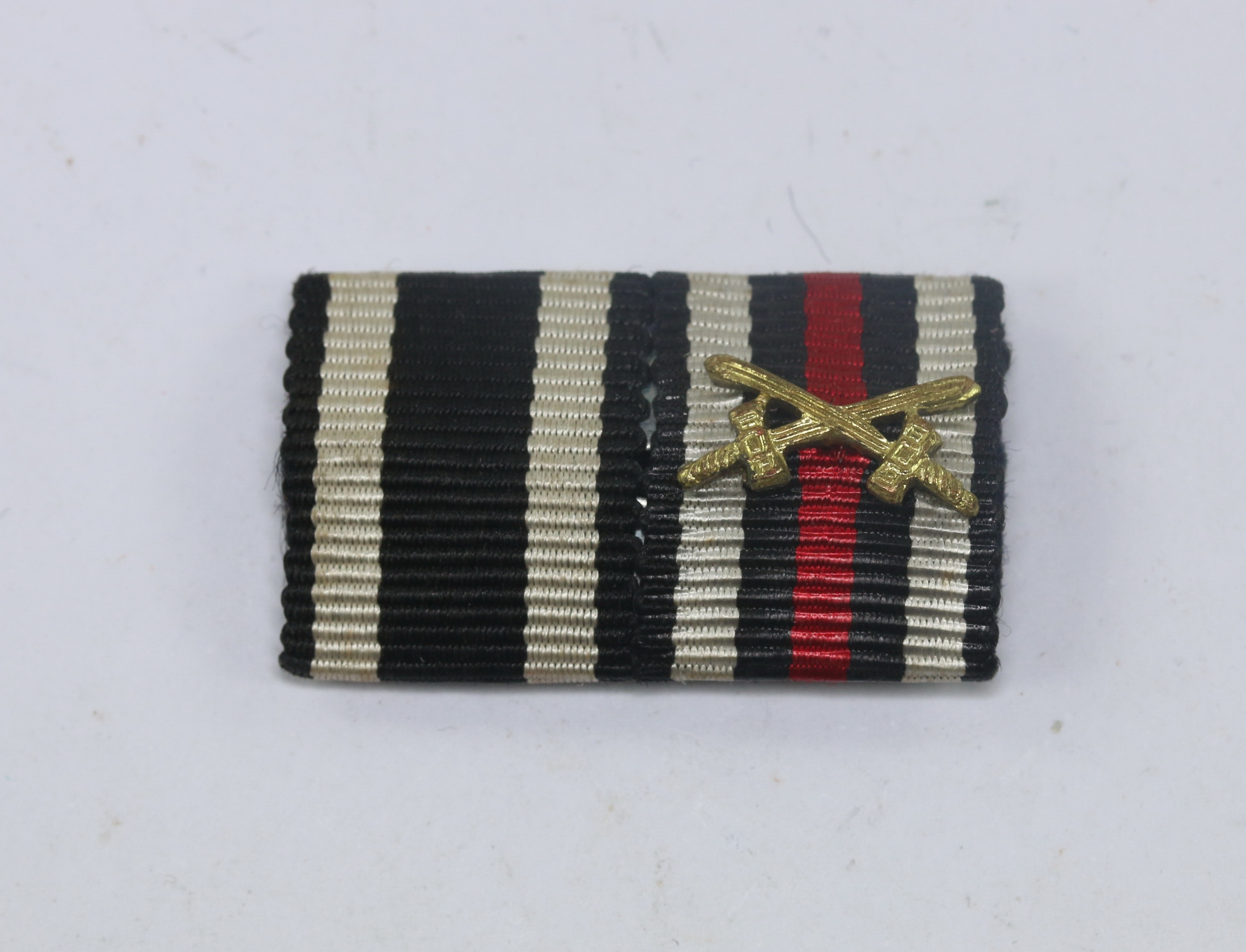 Two Place Ribbon Bar. Iron Cross and Hindenburg Cross for Combatants.  – Bild 1