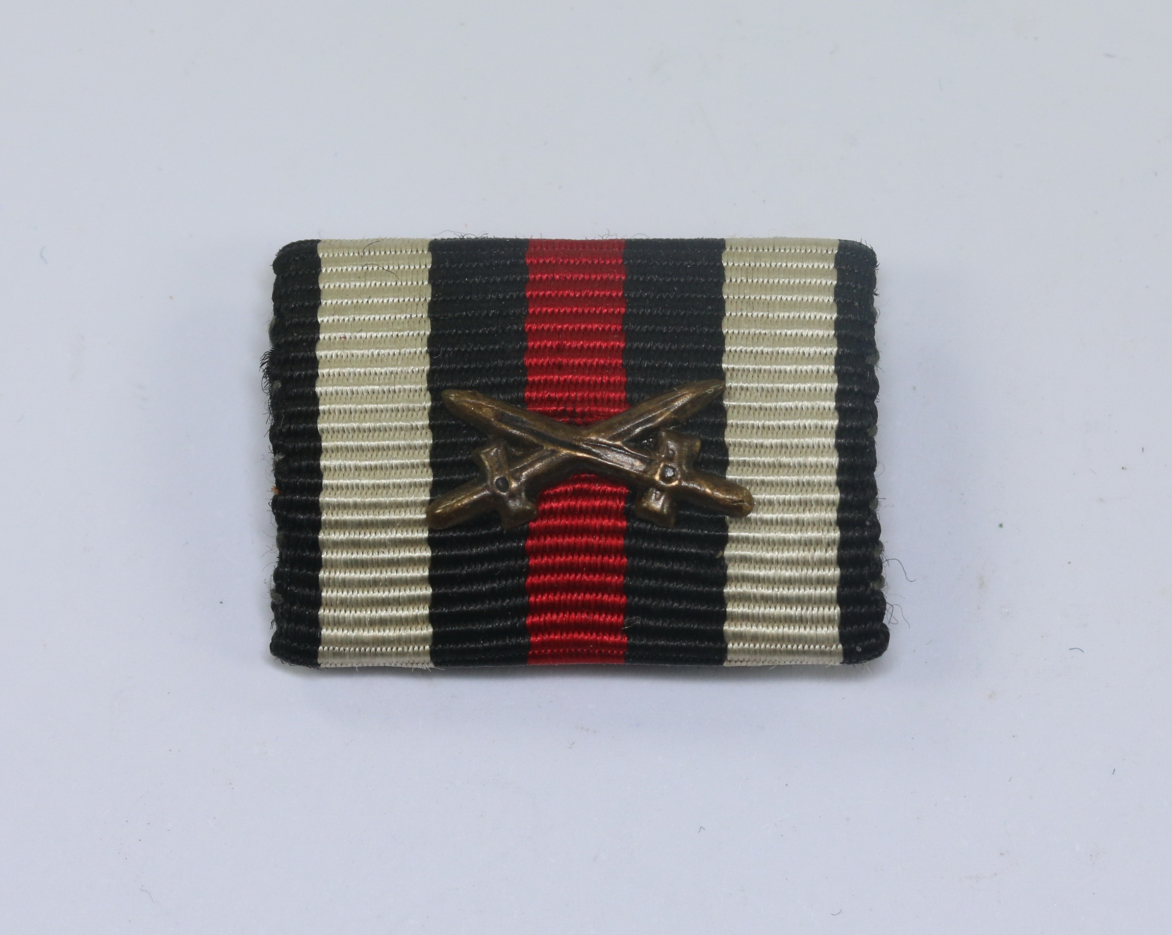 feldspange_ehrenkreuz_f_r_frontk_mpfer_1__4 Ribbon Bar for the Hindenburg Cross for Combatants. – Bild 1