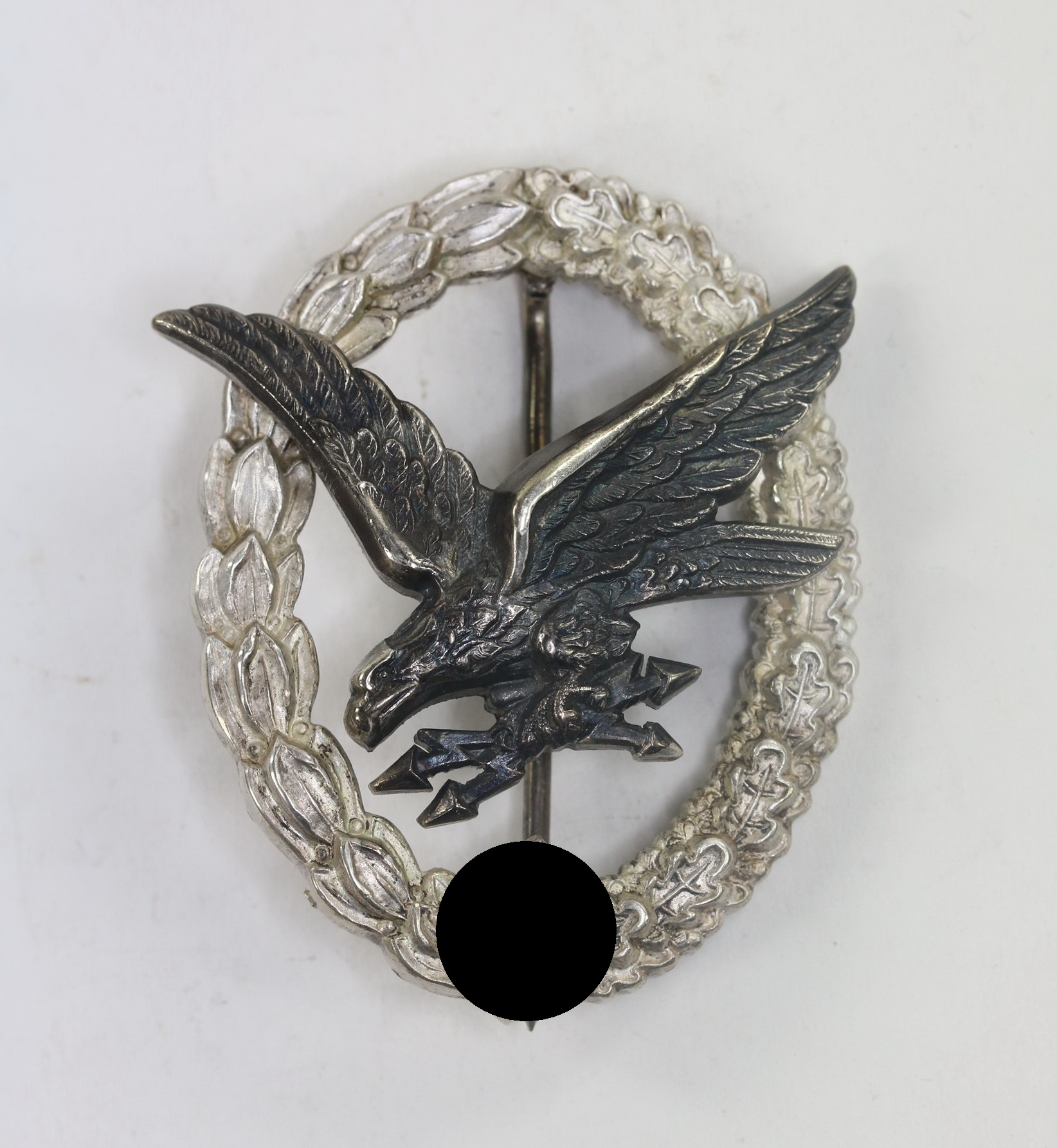 fliegersch_tzenabzeichen_mit_blitzb_ndel_hst Luftwaffe Radio Operator/Air Gunner Badge. Maker B&NL (Berg & Nolte, Lüdenscheid) – Bild 1