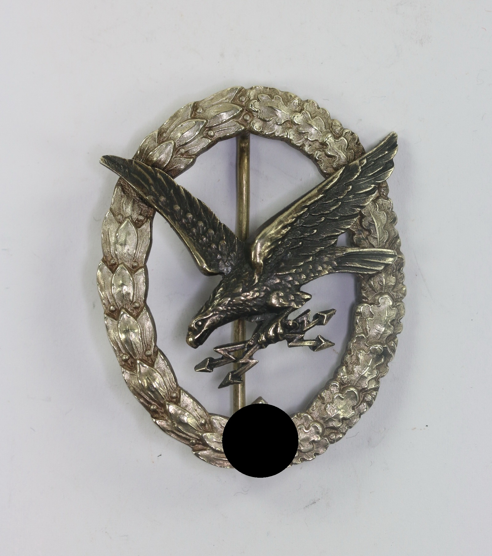 fliegersch_tzenabzeichen_mit_blitzb_ndel_hst Fliegerschützenabzeichen mit Blitzbündel, Hst. C.E. Juncker Berlin SW (J.1) – Bild 1