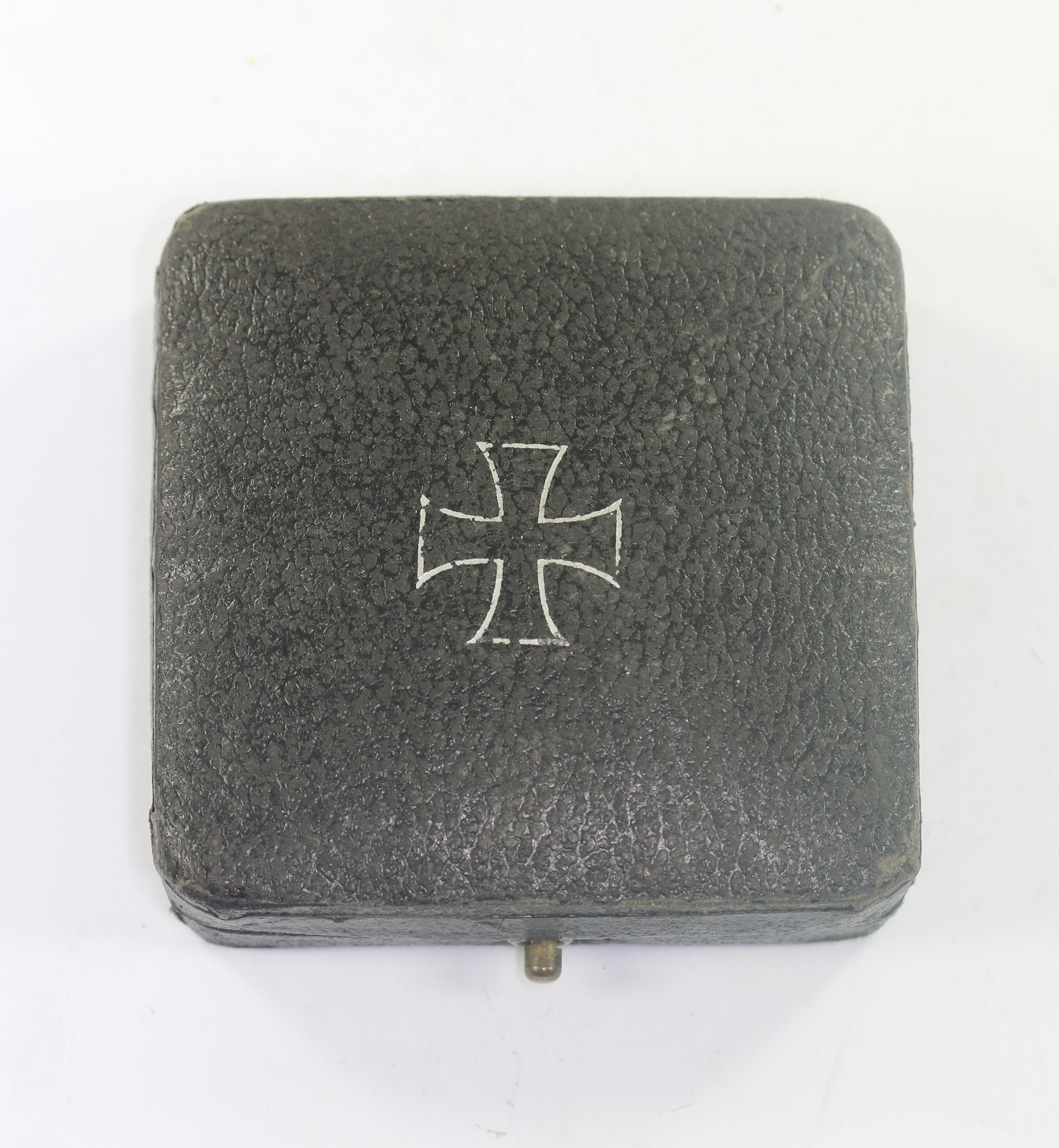 Frühes Etui Eisernes Kreuz 1. Klasse 1939 (gewölbter Deckel) – Bild 1