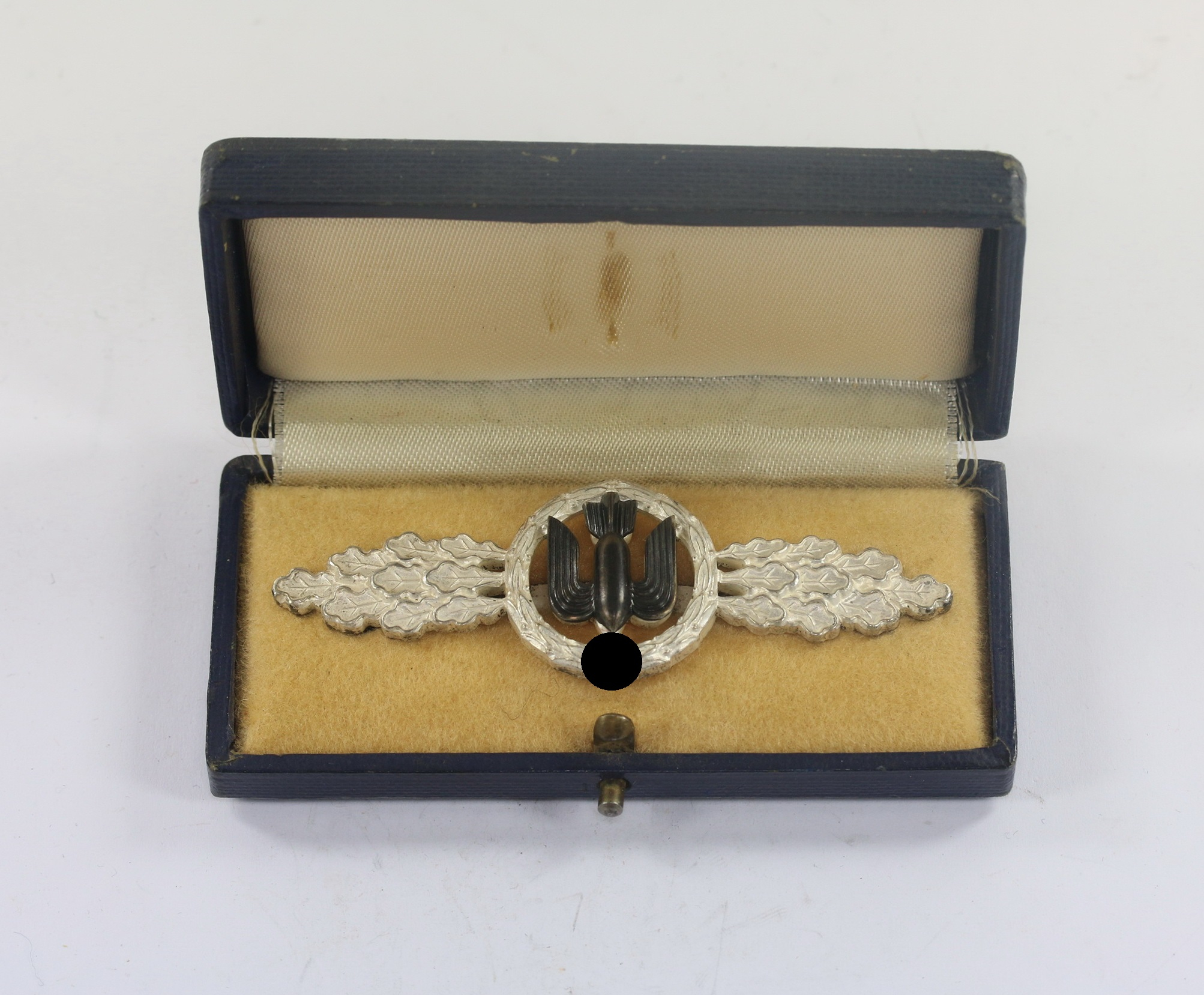 frontflugspange_f_r_kampfflieger_in_silber_hst Cased Silver Operational Flight Clasp for Bomber. Maker G.H. Osang. – Bild 1