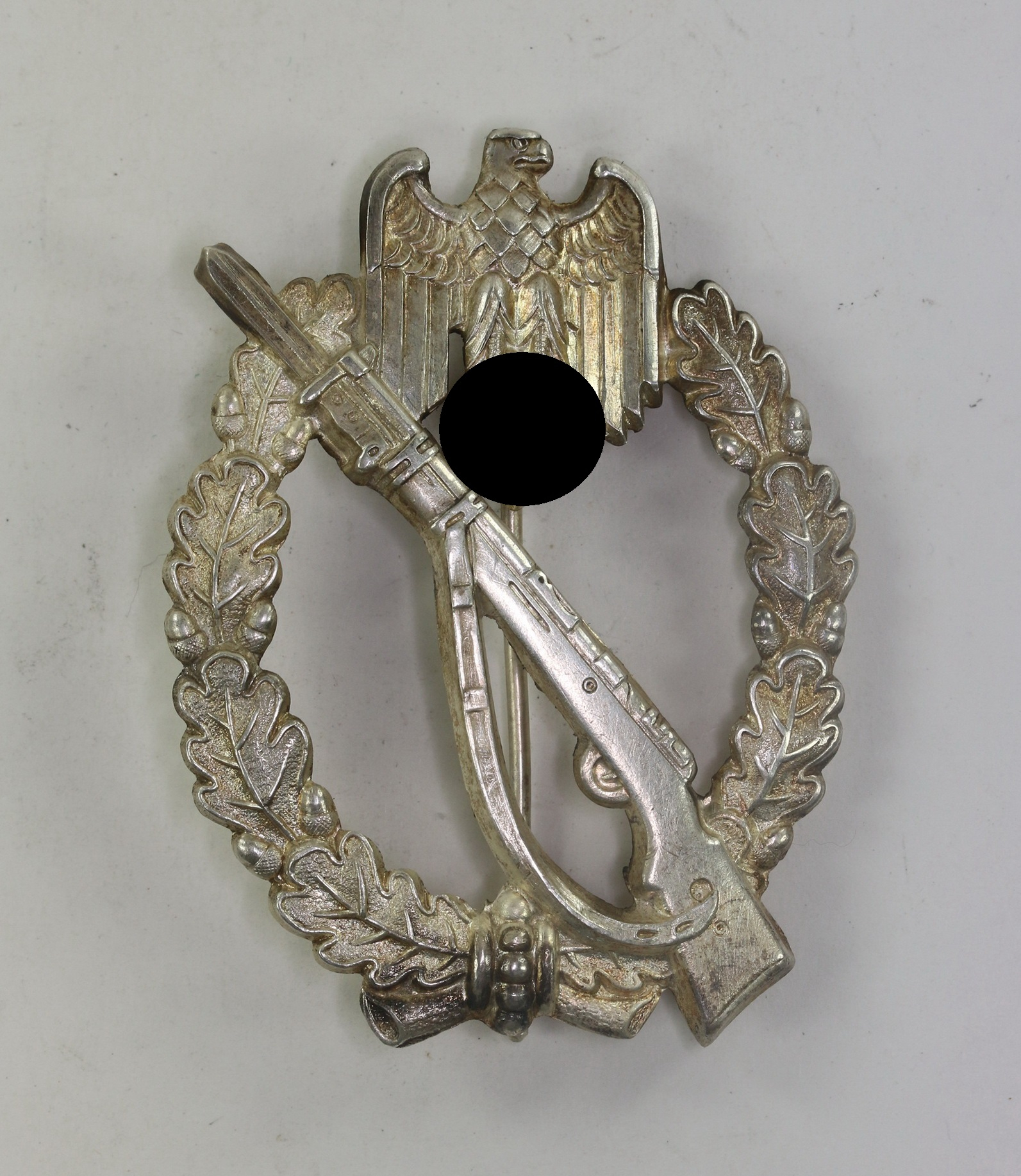 Infanterie Sturmabzeichen in Silber, Paul Meybauer, Berlin, mit ausgeschnittenen Hakenkreuz(!) – Bild 1