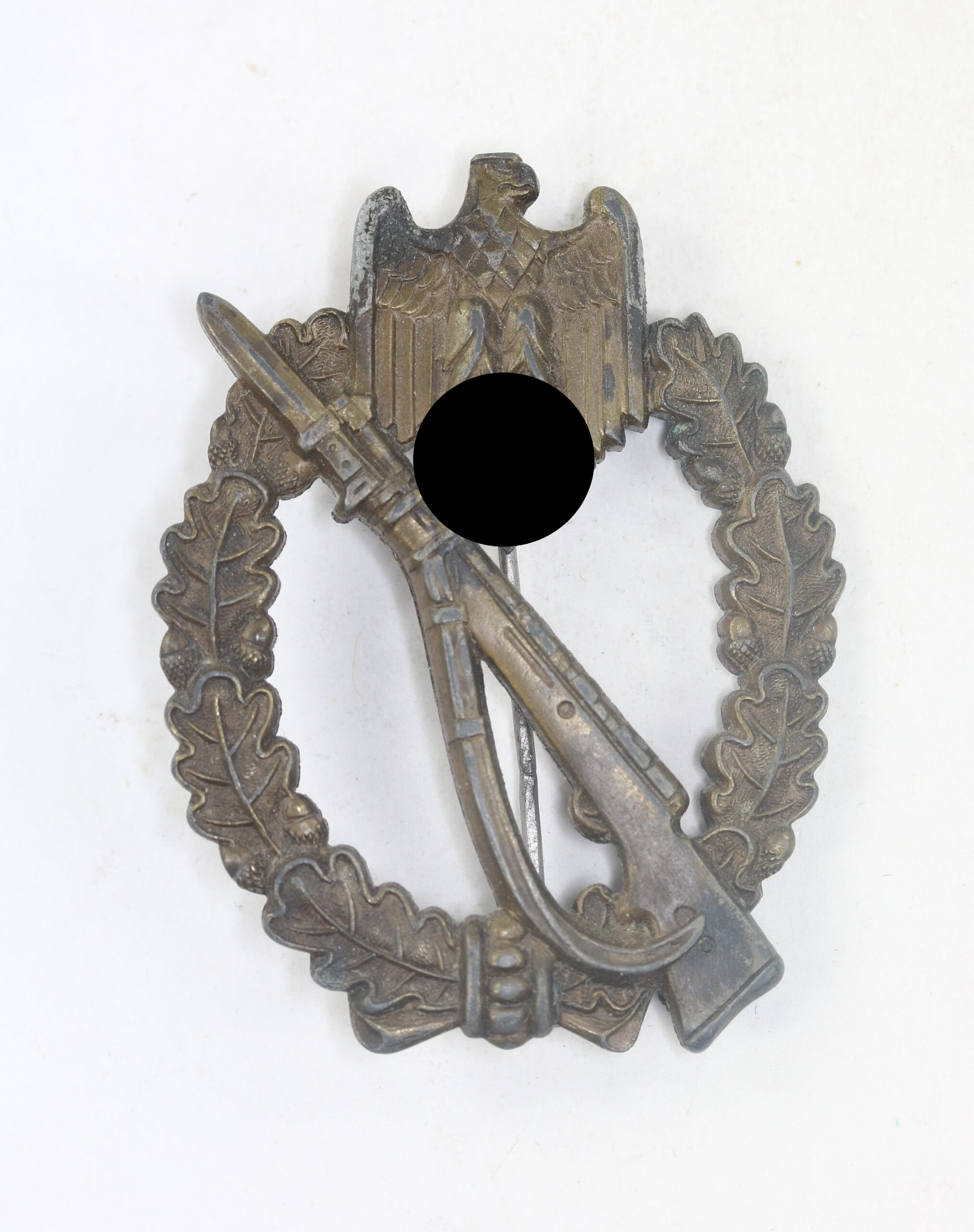 infanteriesturmabzeichen_in_bronze_hst Infanterie-Sturmabzeichen in Bronze, Hst. M.K.1 (Arbeitsgemeinschaft Metalle und Kunststoffe, Gablonz) – Bild 1