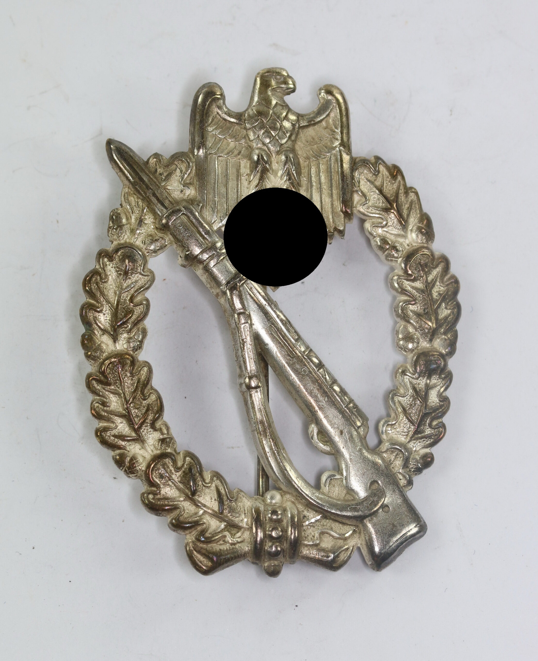 infanteriesturmabzeichen_in_silber_otto_schickle_pforzheim_buntmetall_1__1_1 Infanterie-Sturmabzeichen in Silber, Otto Schickle, Pforzheim (Buntmetall) – Bild 1