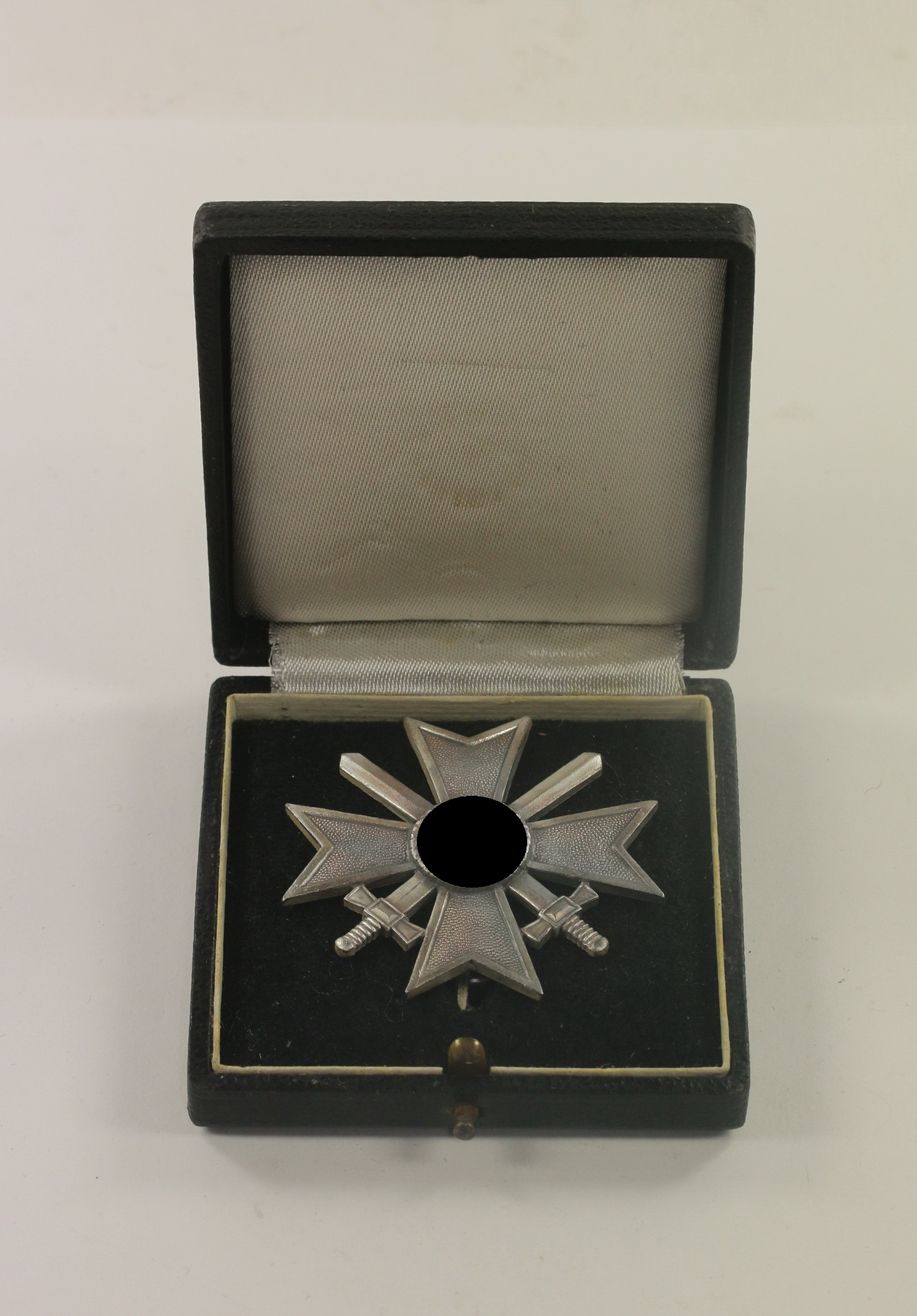 kriegsverdienstkreuz_1 Cased War Merit Cross 1st Class with Swords. Maker 3 (Wilhelm Deumer, Lüdenscheid). – Bild 1