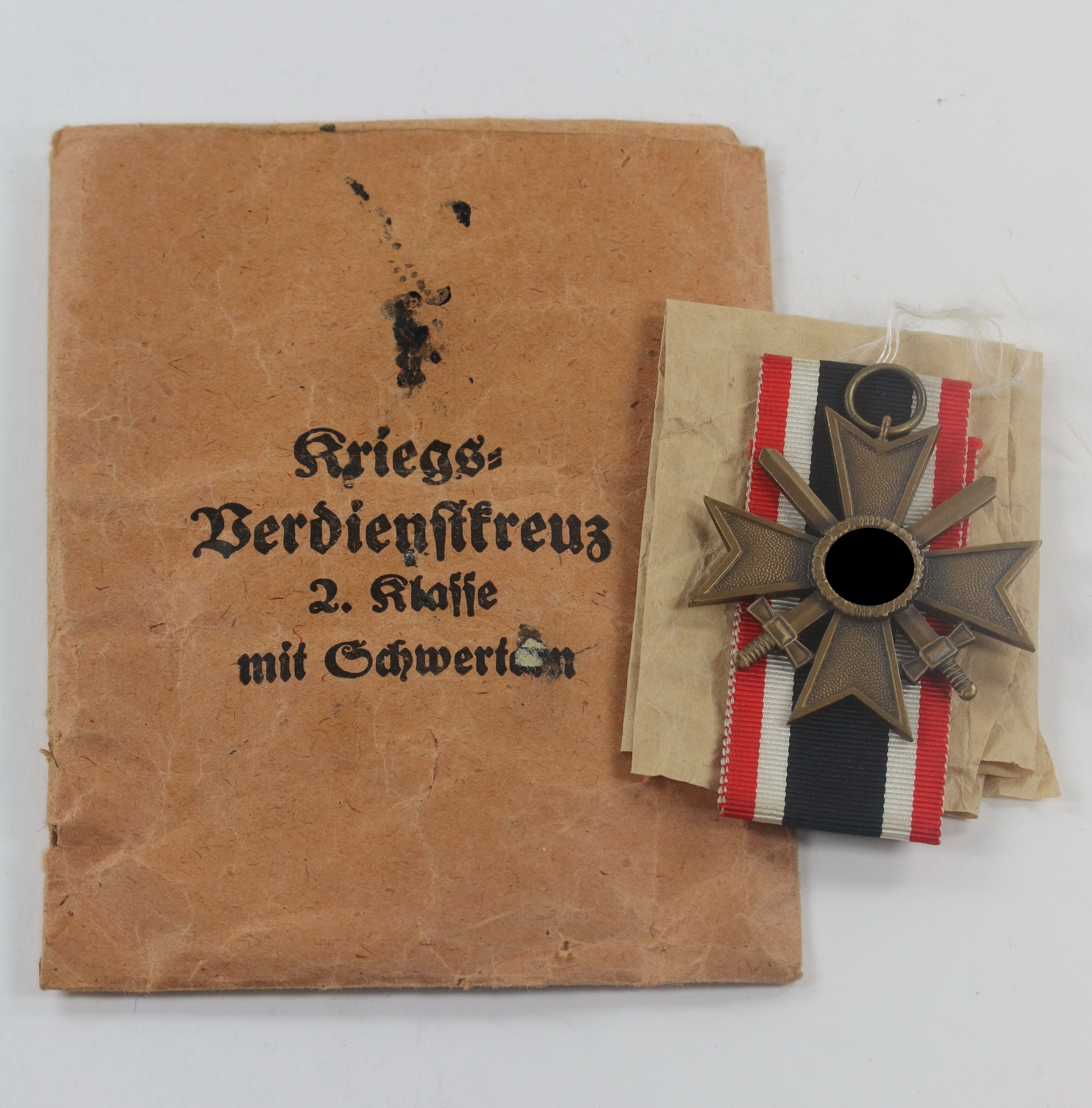 Kriegsverdienstkreuz 2. Klasse mit Schwertern, in großer Verleihungstüte, Wilh. Deumer Lüdenscheid – Bild 1