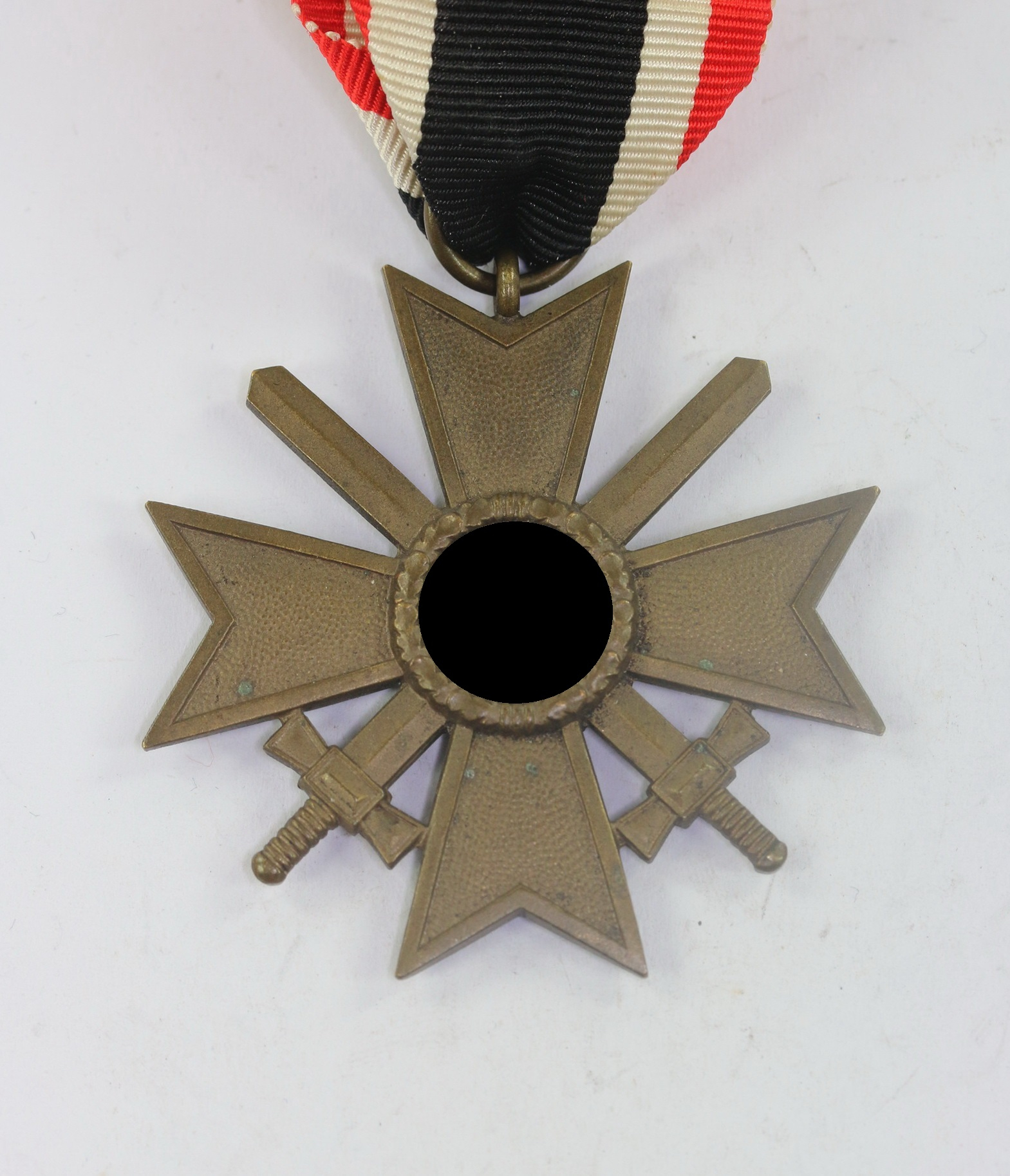  Kriegsverdienstkreuz 2. Klasse mit Schwertern, ohne Hersteller (Buntmetall) – Bild 1