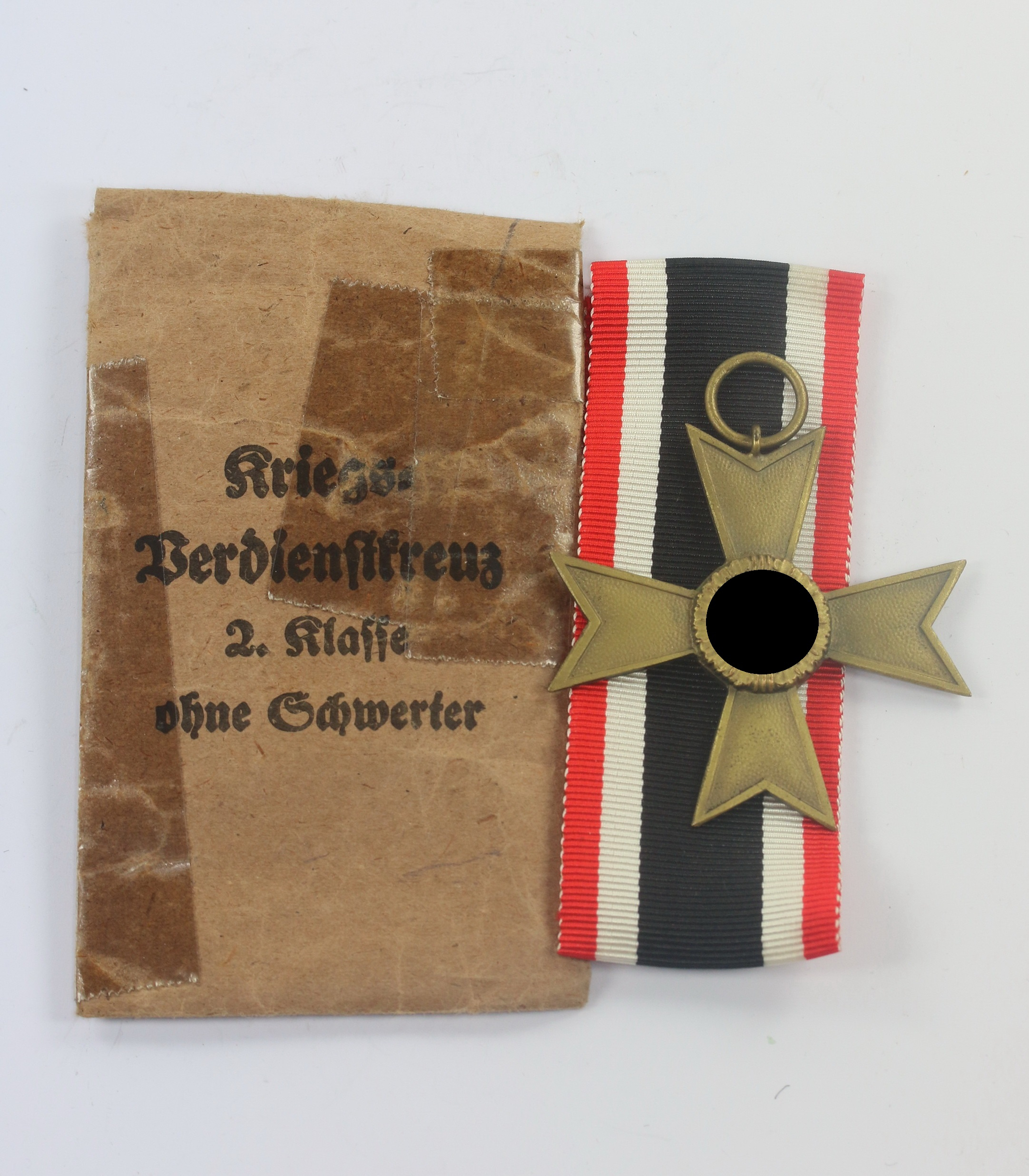  Kriegsverdienstkreuz 2. Klasse (ohne Schwerter), Hst. 19, in Verleihungstüte E. Fred. Wiedmann, Frankfurt a. M S 10 – Bild 1