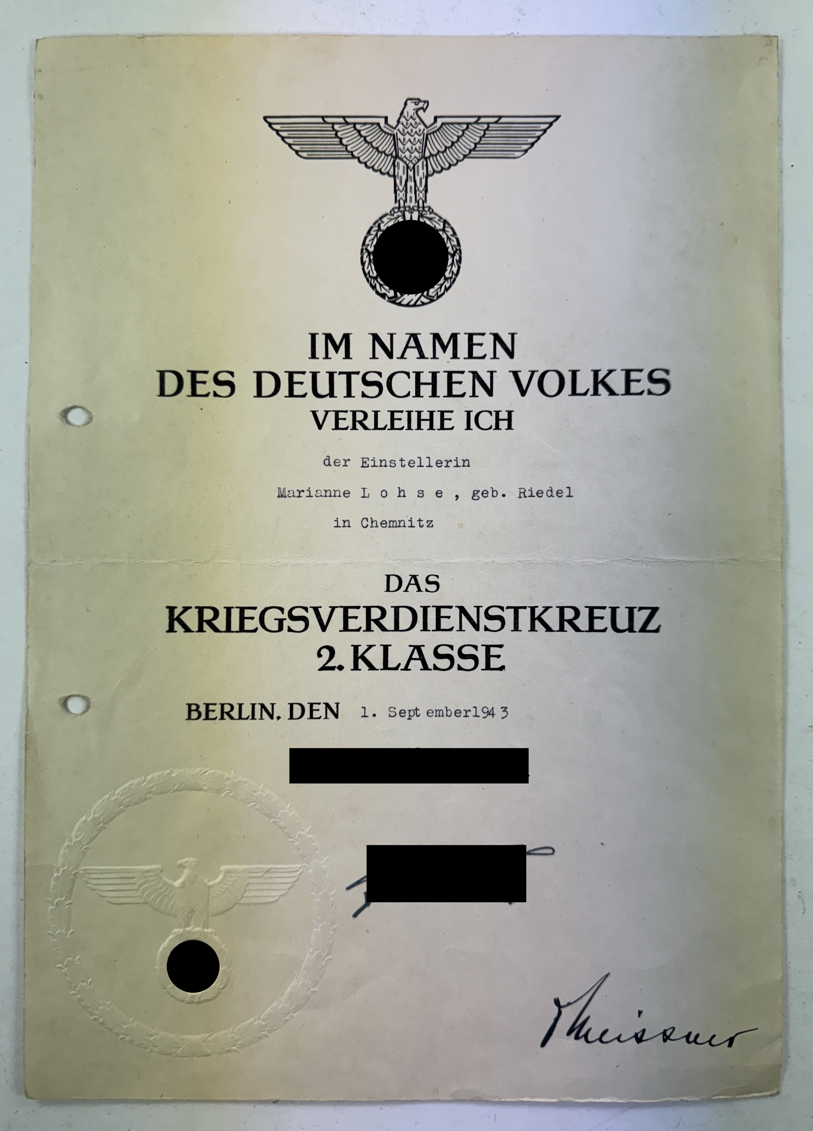 luftwaffe_m_tzenadler_2 Document for the War Merit Cross 2nd Class for a Women. – Bild 1