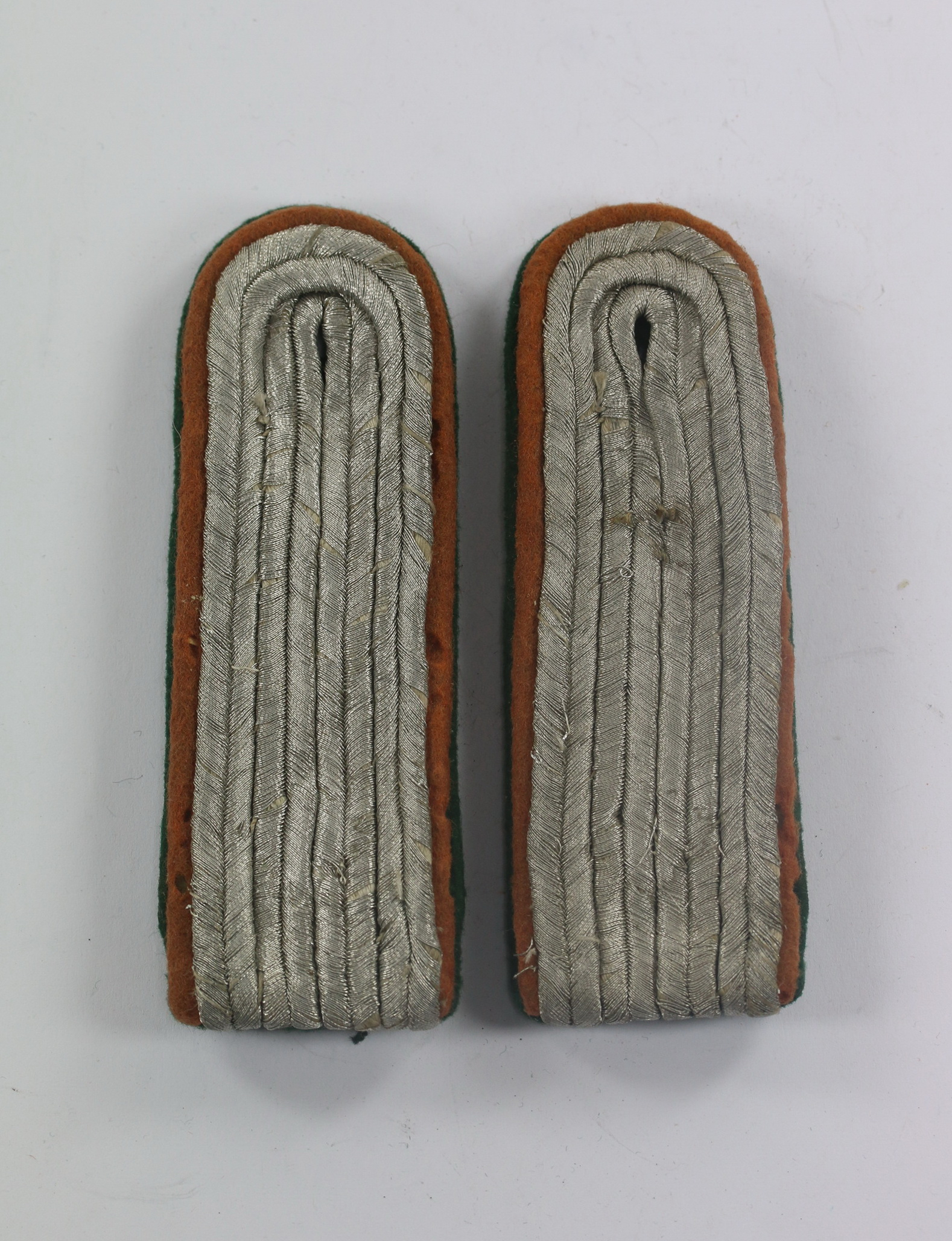 luftwaffe_paar_schulterklappen_f_r_einen_luftwaffenbeamten_im_rang_eines_leutnants_1_ Luftwaffe, Paar Schulterklappen für einen Luftwaffen-Beamten im Rang eines Leutnants – Bild 1