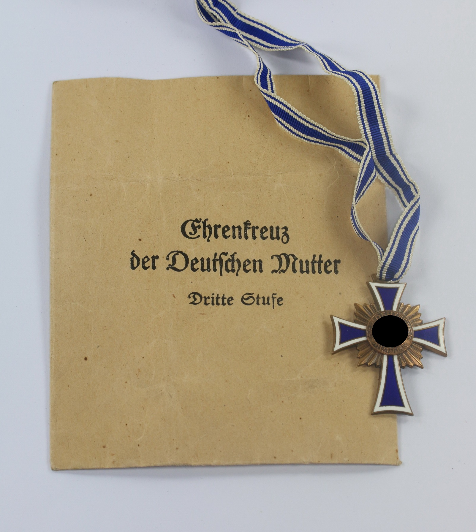 mutterkreuz_in_bronze_in_verleihungst_te_g Bronze Mother Cross in Envelope, G. Wagner jr. Oberstein – Bild 1