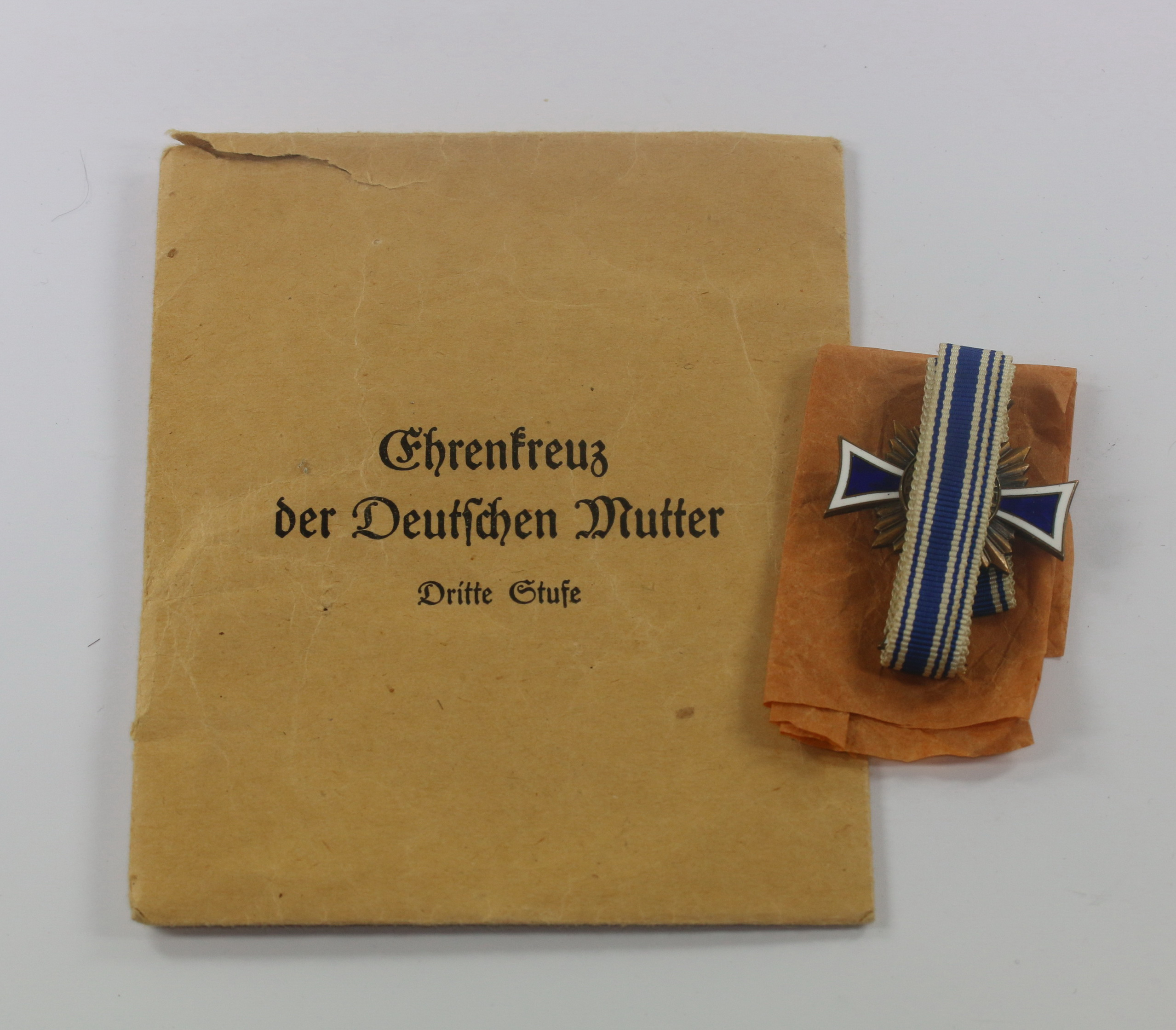 mutterkreuz_in_bronze_in_verleihungst_te_lock_hanenberger_oberstein_nahe_variante_1_ Bronze Mother Cross in Envelope, Lock & Hanenberger, Oberstein / Nahe, Variant. – Bild 1