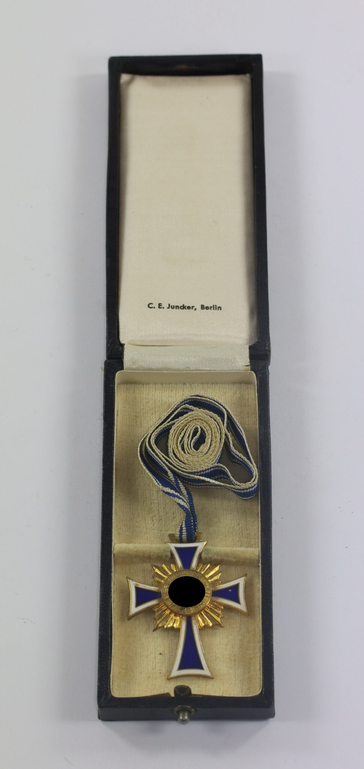 Mutterkreuz in Gold, im Etui, C.E Juncker Berlin – Bild 1